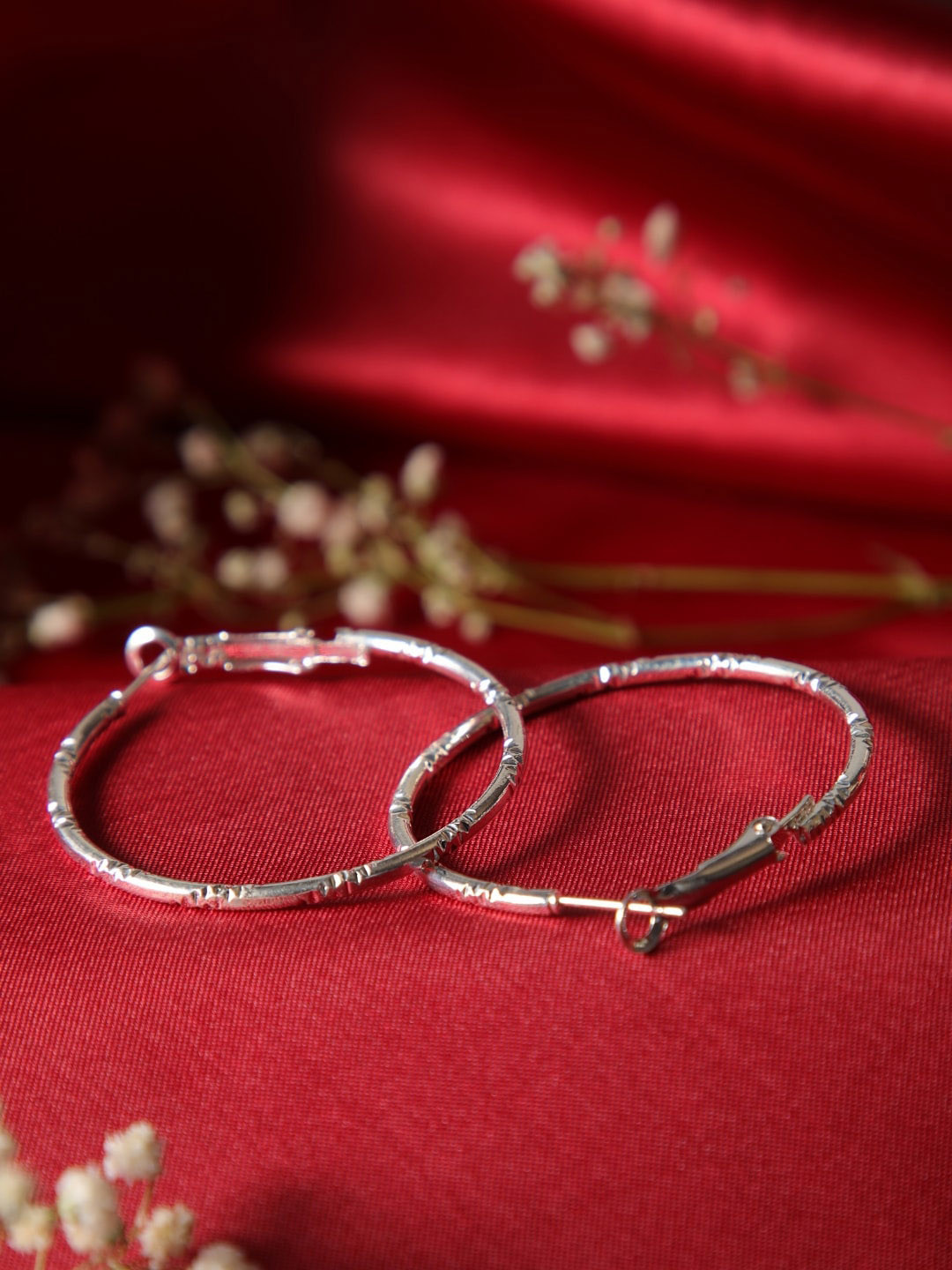 

Zeraki Jewels Silver Plated Contemporary Hoop Earrings