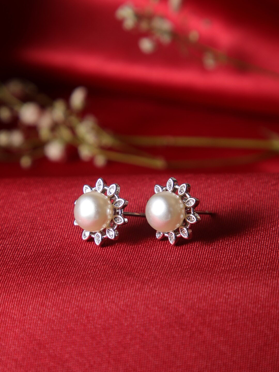 

Zeraki Jewels Silver Plated Pearls Beaded Studs Earrings