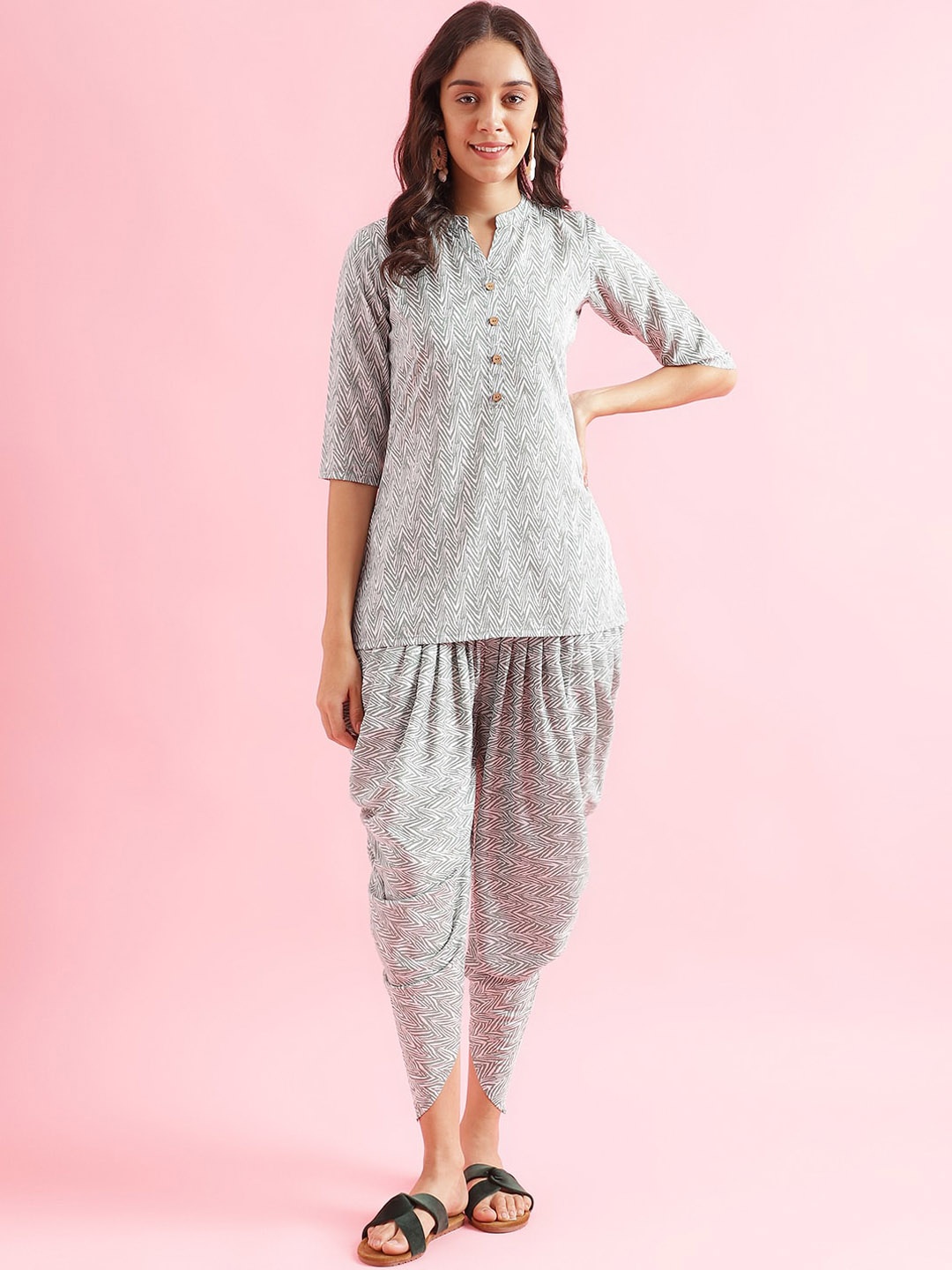 

J Turritopsis Chevron Printed Regular Kurti With Dhoti Pants, Green