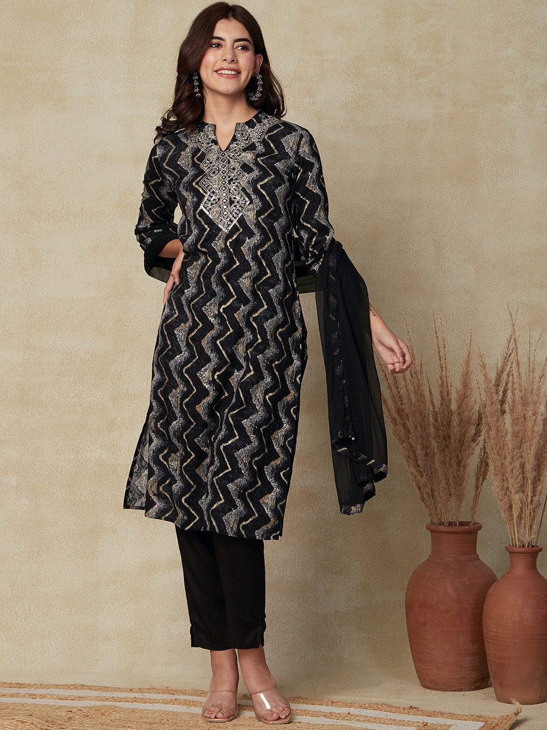 

FASHOR Chevron Printed Kurta With Trousers & Dupatta, Black