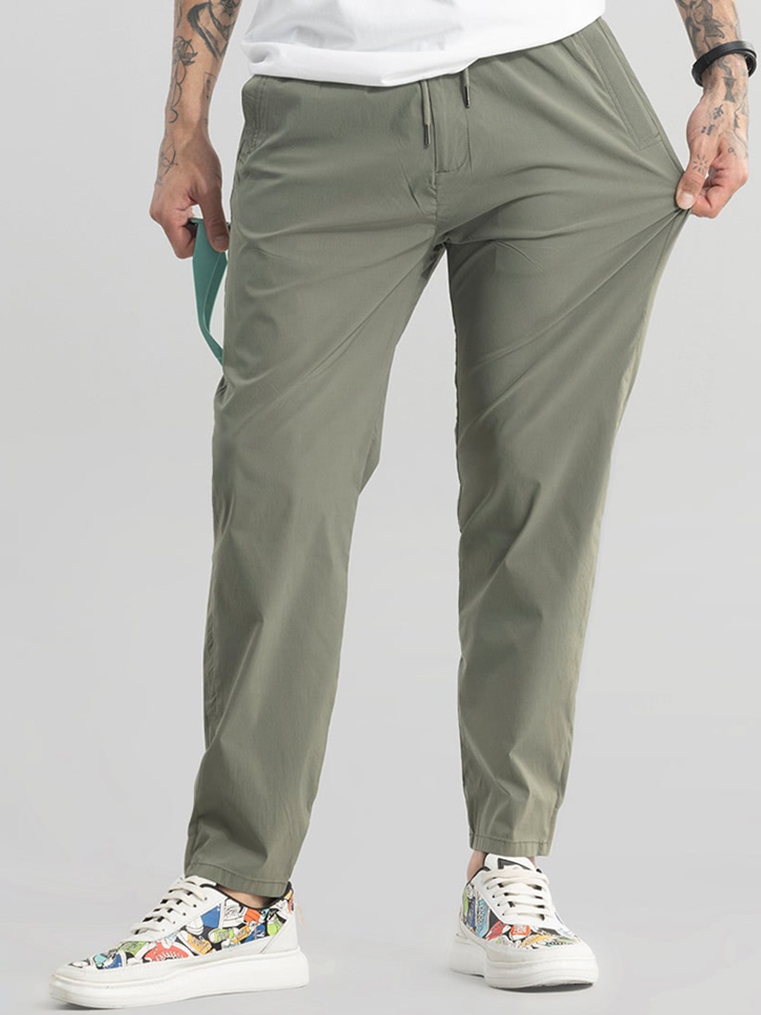 

Snitch Men Smart Tapered Fit High-Rise Trousers, Green