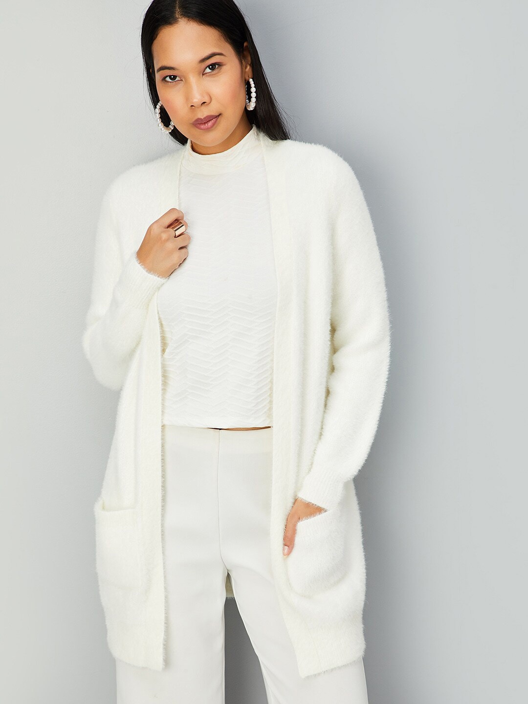 

max Acrylic Longline Open Front Shrug, White