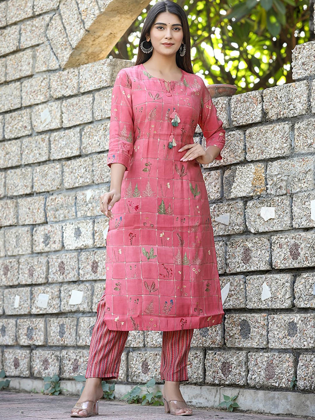 

KAAJH Floral Printed Sequinned Tie-Up Neck Pure Cotton Kurta with Trousers, Pink
