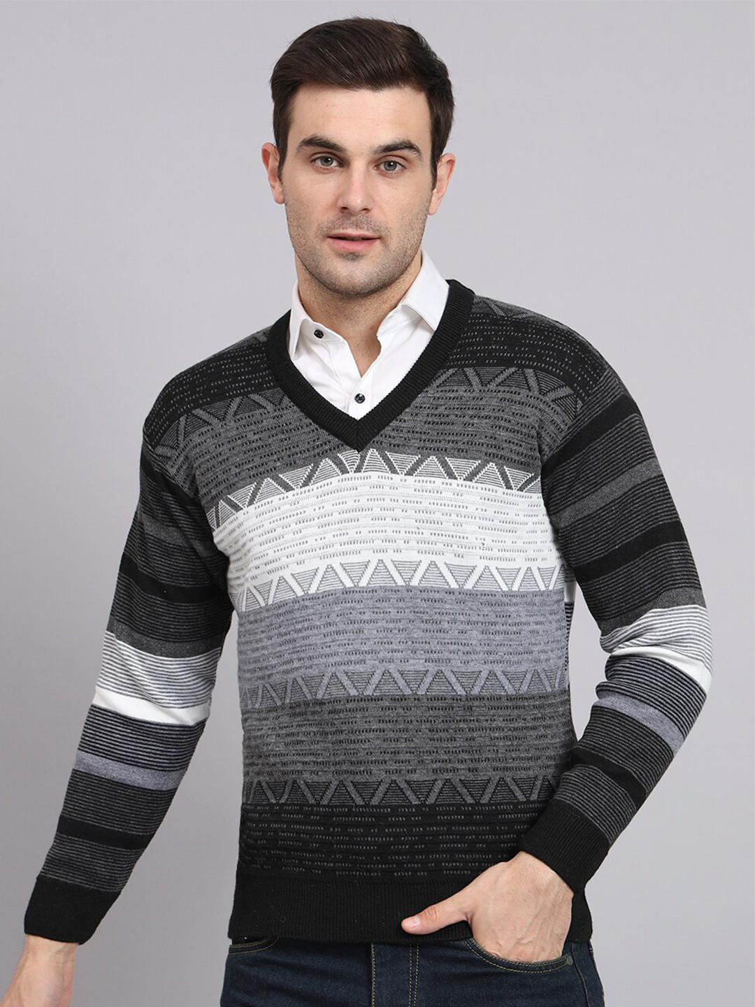 

eWools Geometric Self Design V-Neck Woollen Pullover, Black