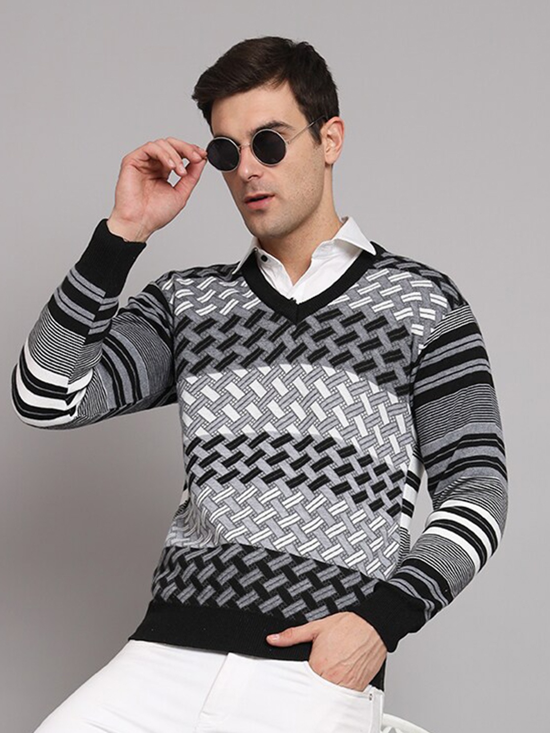 

eWools Geometric Printed V-Neck Woollen Pullover, Black