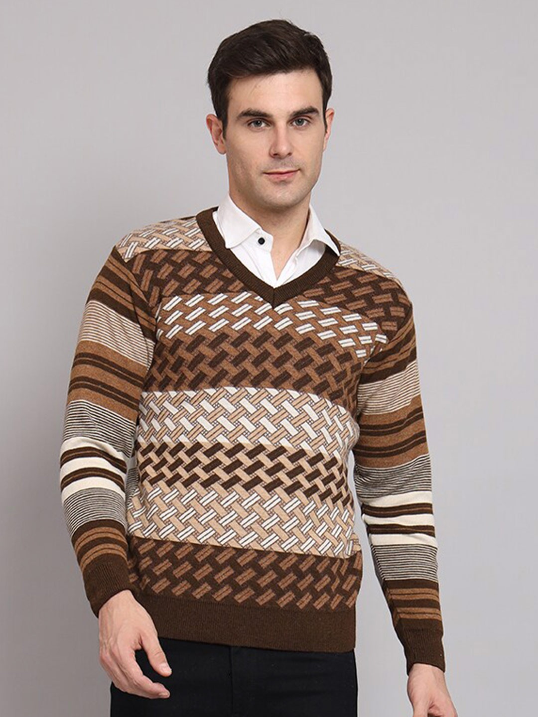 

eWools Geometric Printed V-Neck Woollen Pullover, Beige
