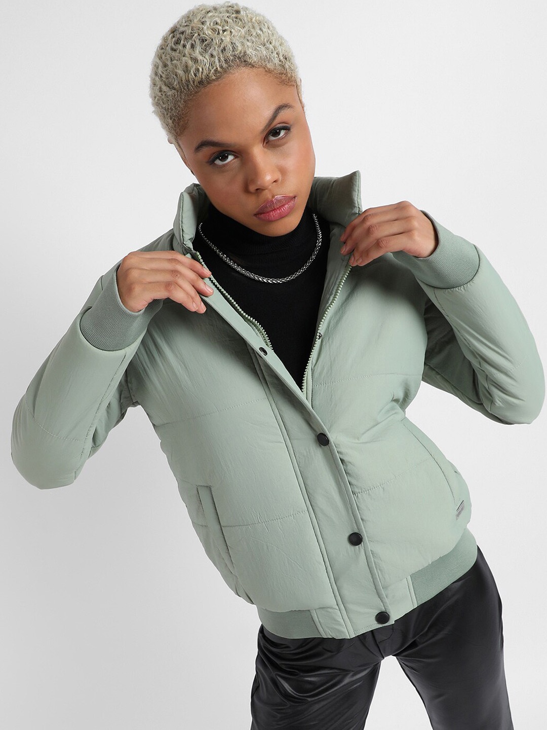 

Campus Sutra Windcheater Outdoor Bomber Jacket, Green