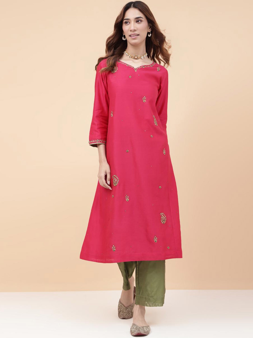 

Fabindia Ethnic Motifs Embroidered Regular Kurta with Palazzos, Magenta