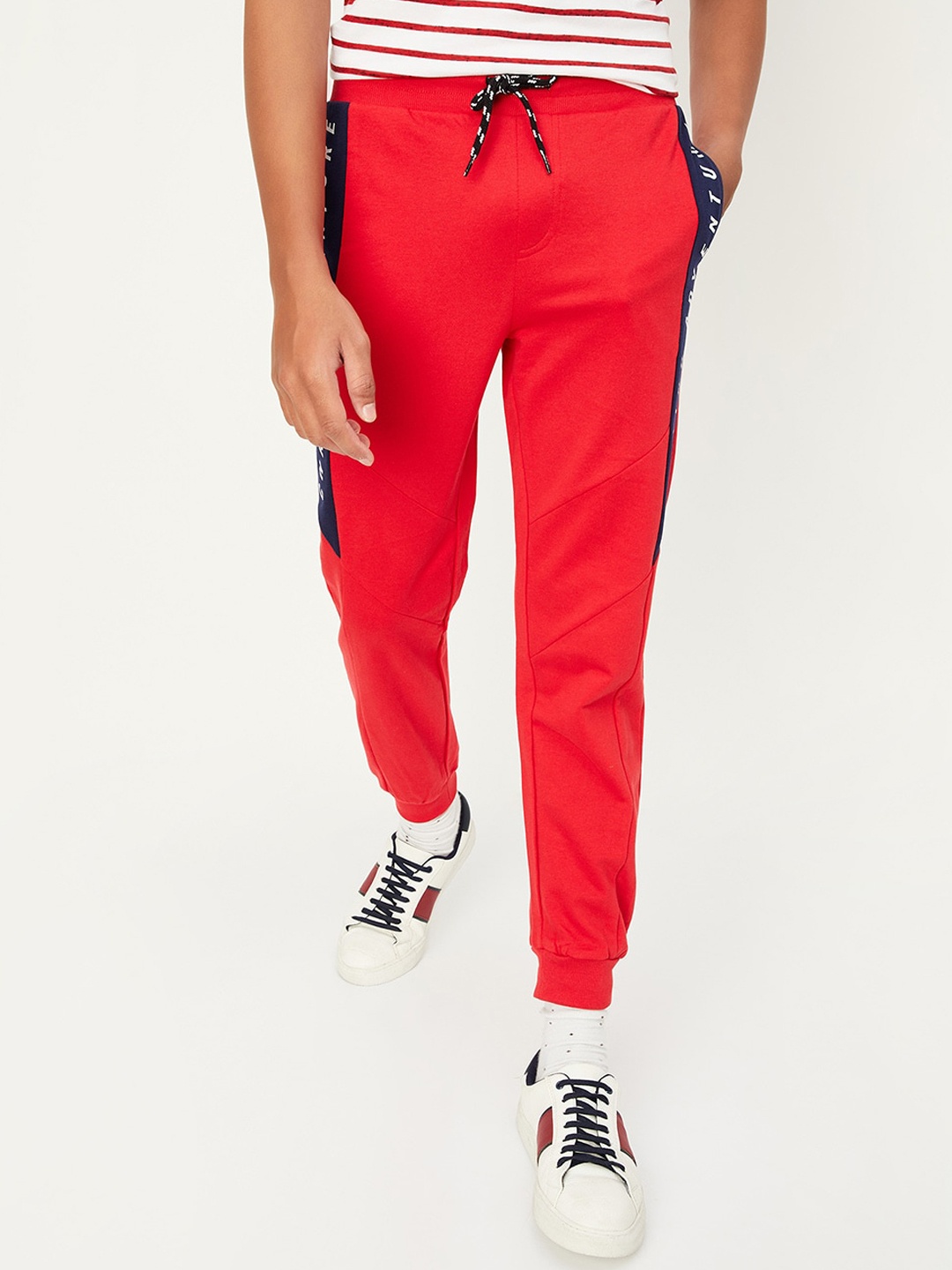 

max Boys Colourblocked Pure Cotton Mid-Rise Joggers, Red