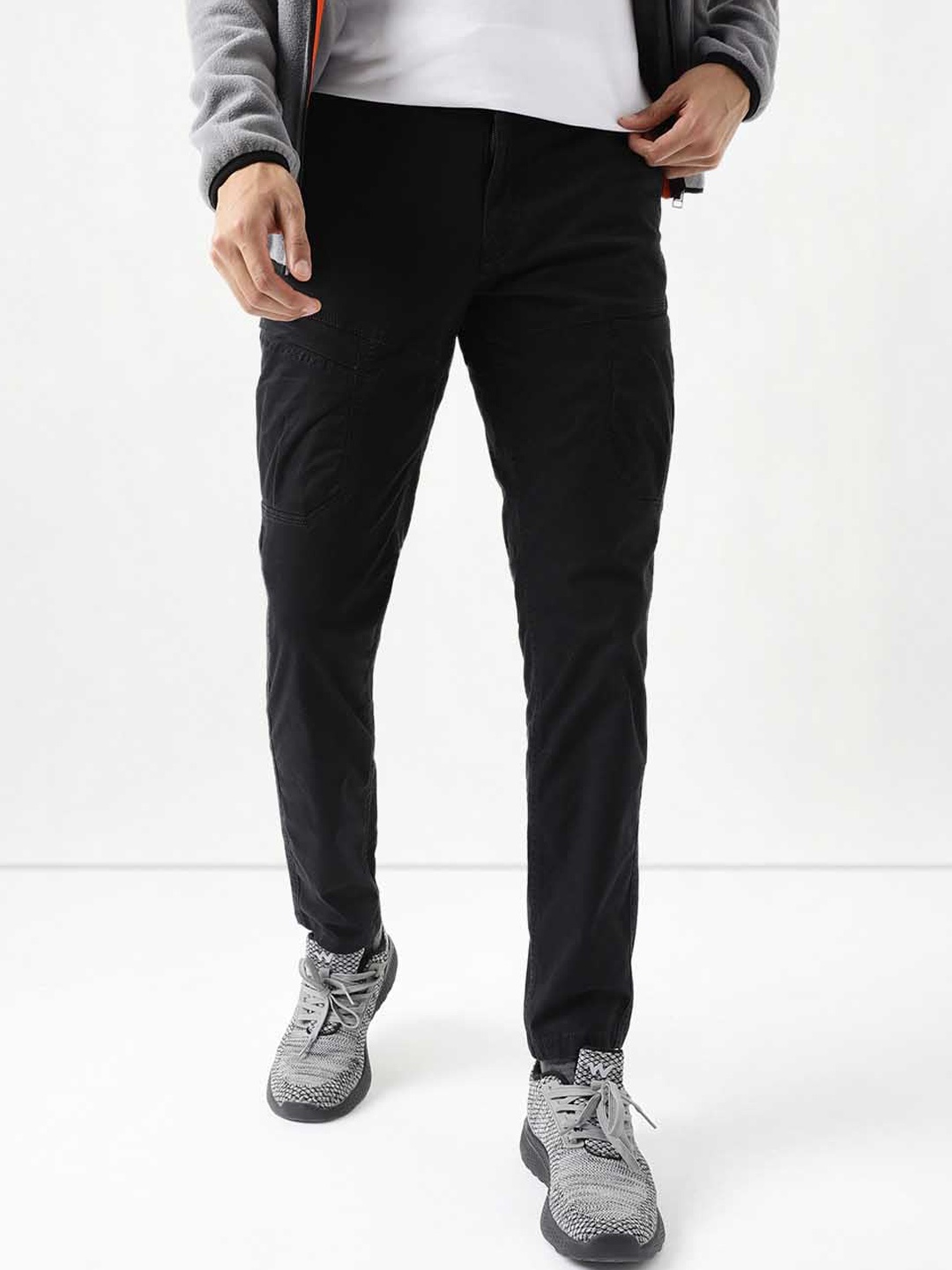 

Wildcraft Men Mid-Rise Relaxed Chinos Trousers, Black