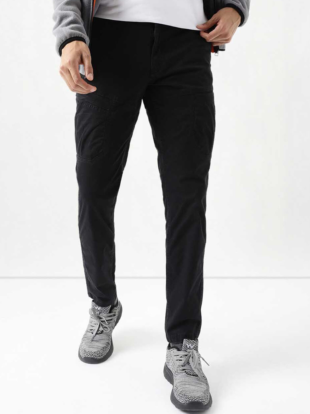 

Wildcraft Men Mid-Rise Relaxed Chinos Trousers, Black
