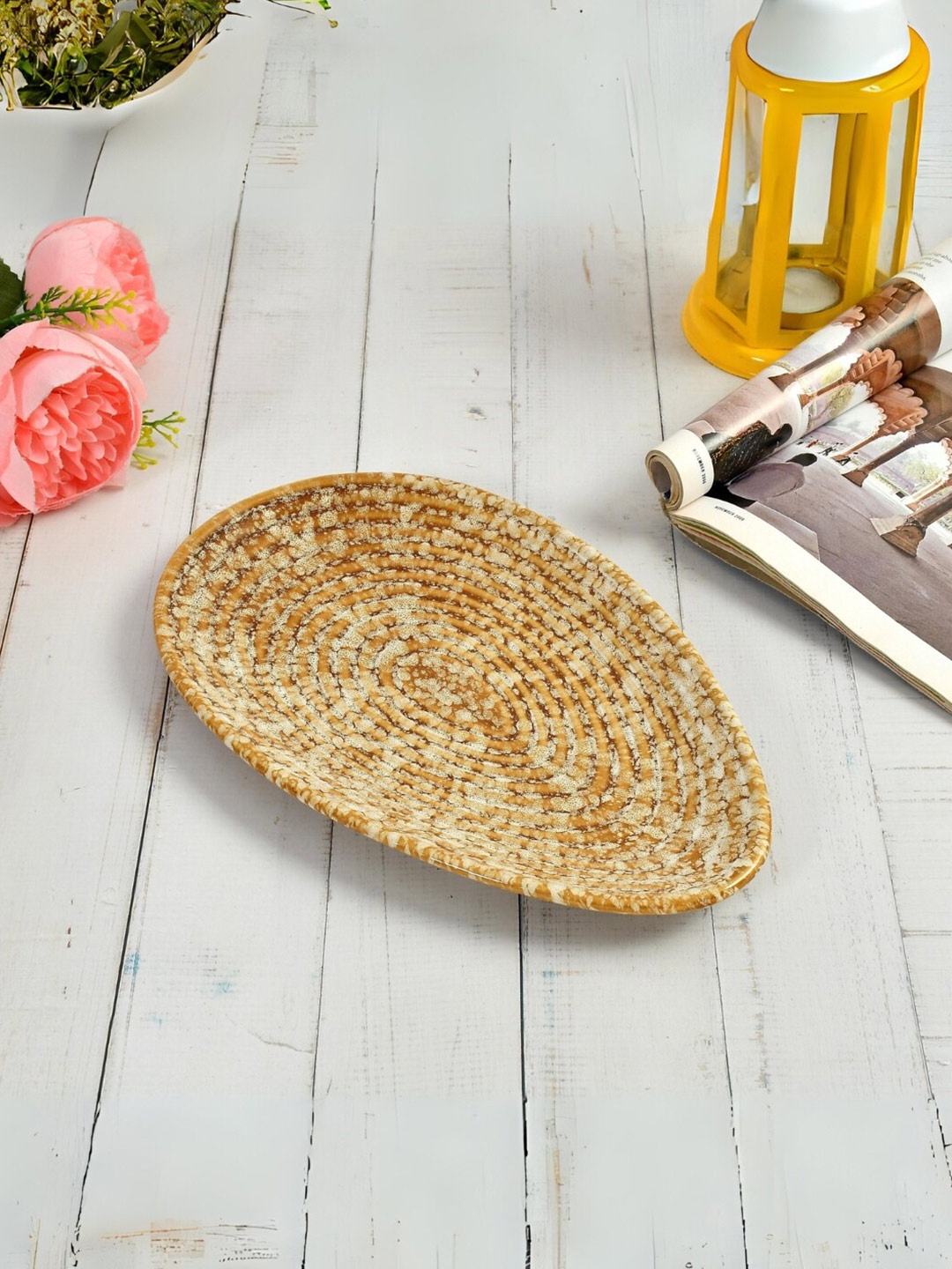 

CLIO'S HERITAGE STORE Coastal Elegance Brown Large Seashell Shaped Platter