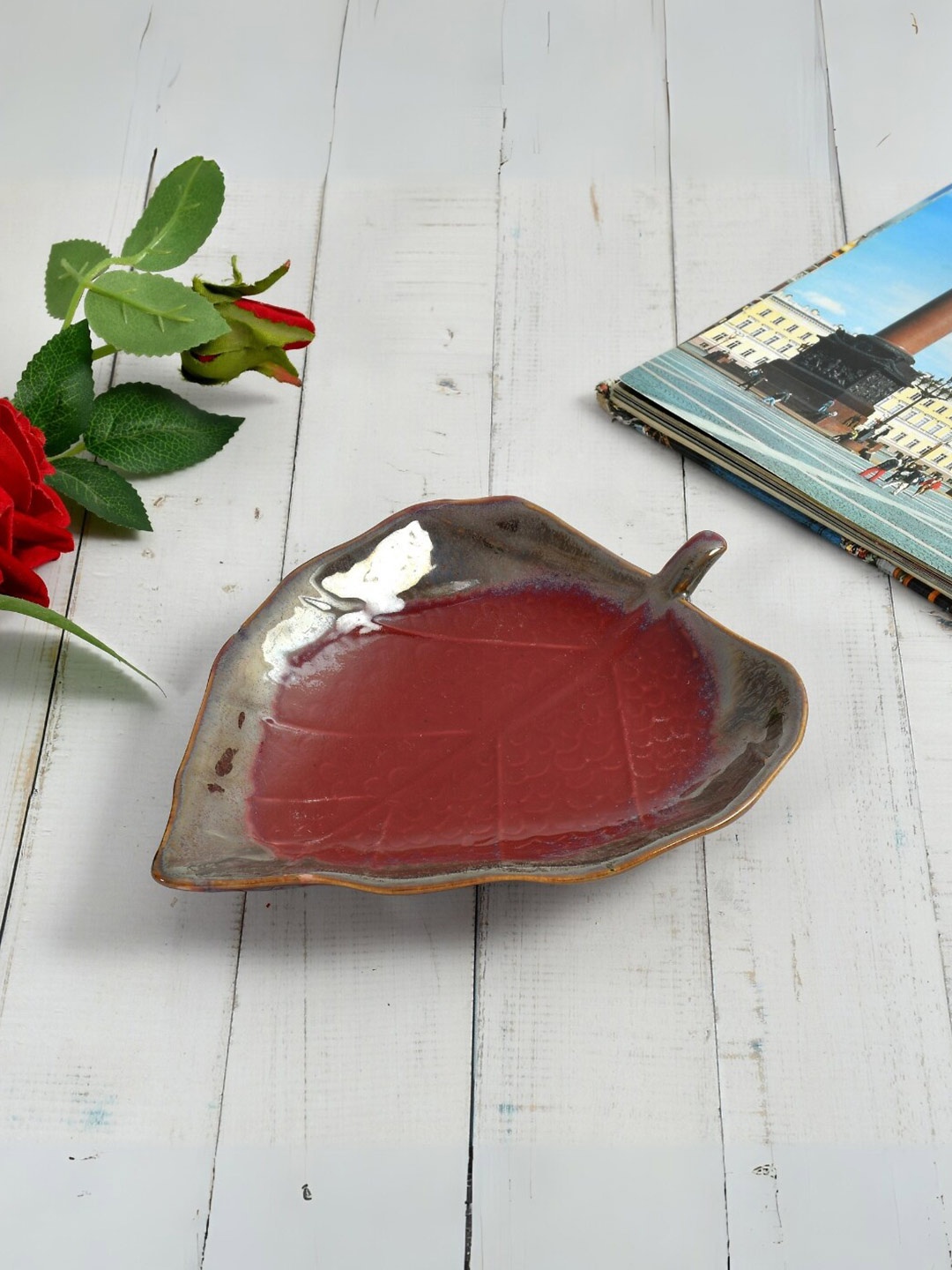 

CLIO'S HERITAGE STORE Maroon & Brown Leaf Shaped Ceramic Platter