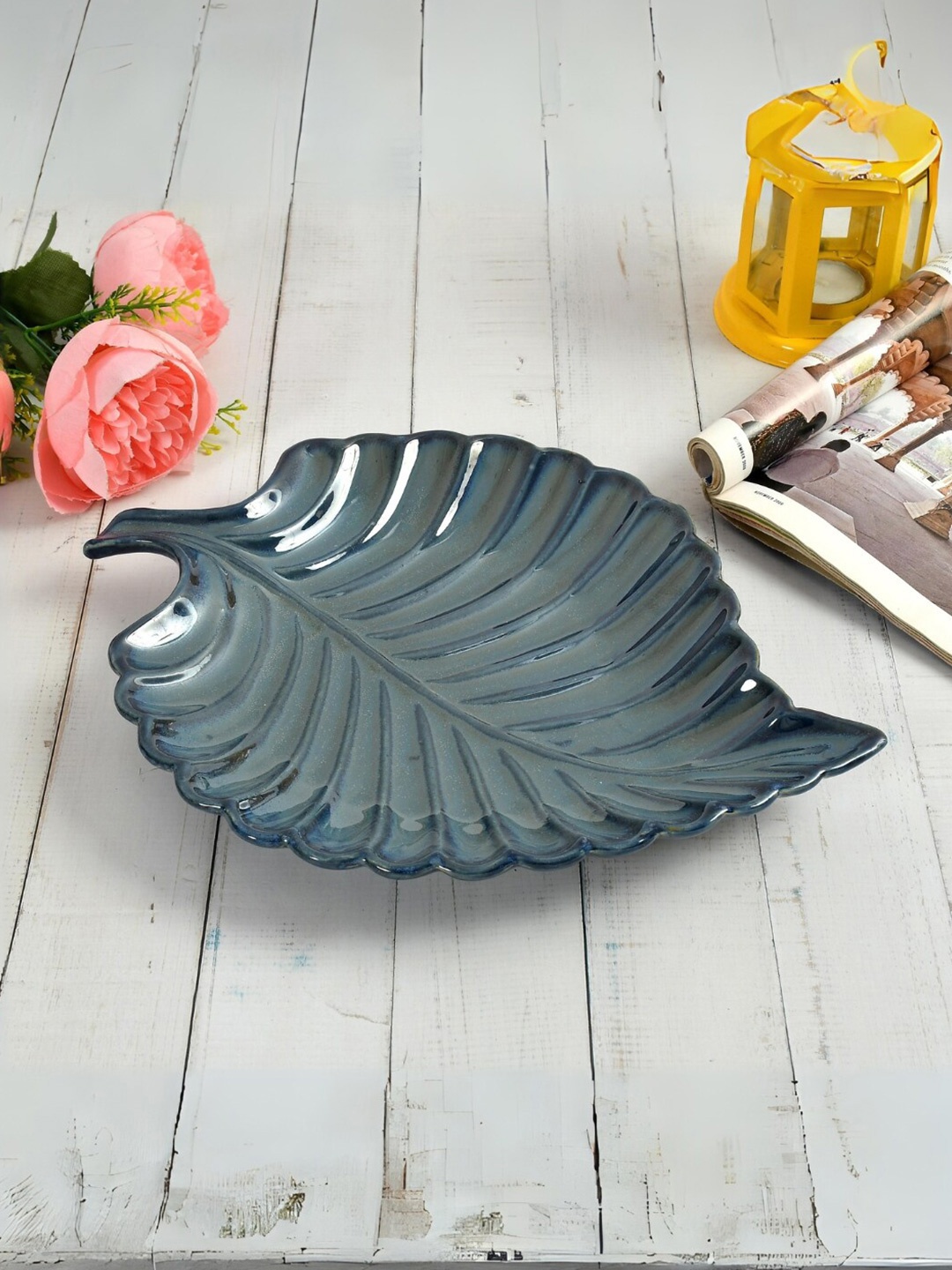 

CLIO'S HERITAGE STORE Green Ceramic Matte Leaf Shaped Platter