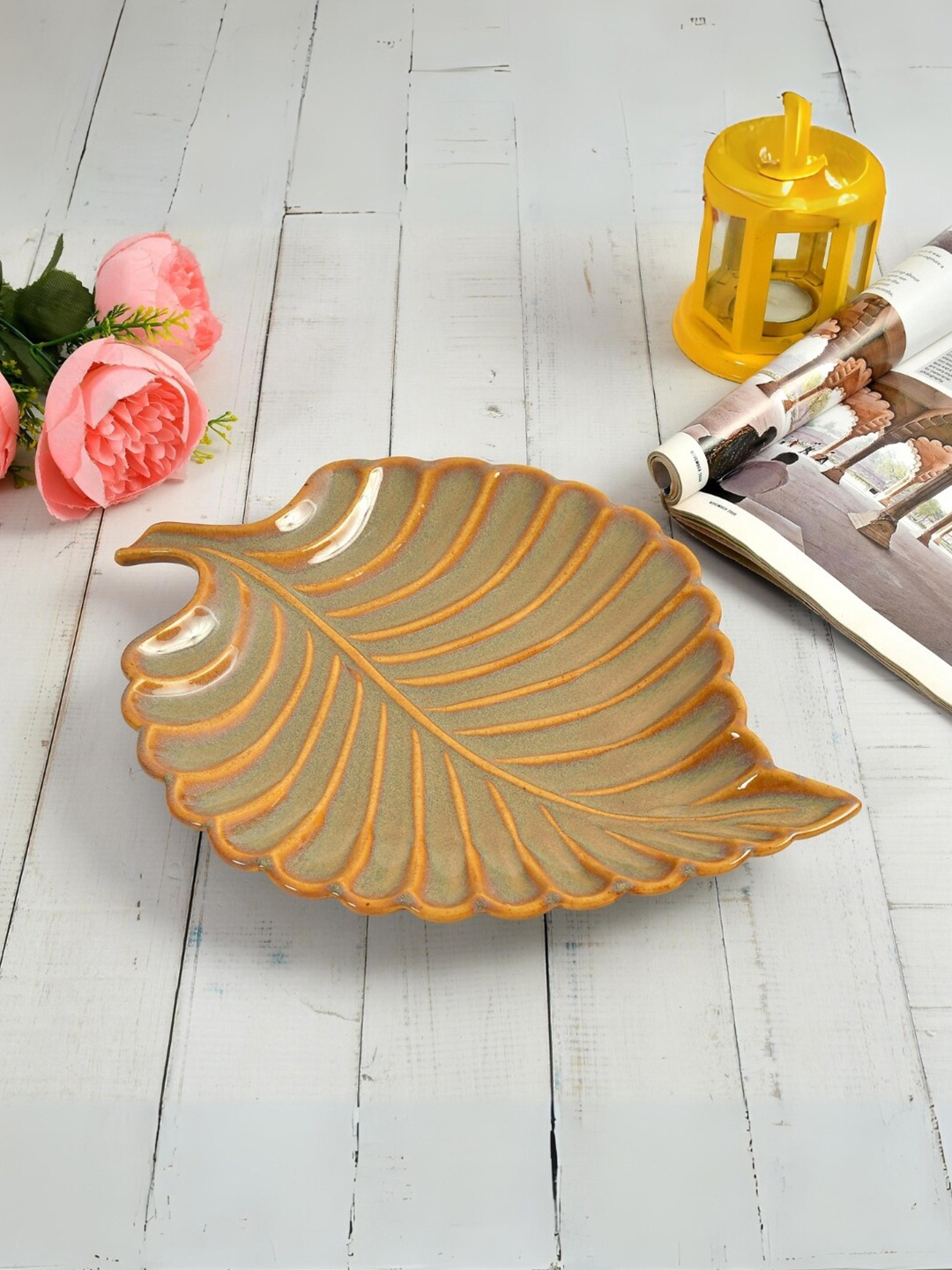 

CLIO'S HERITAGE STORE Leaf Shaped Ceramic Food Platter, Green