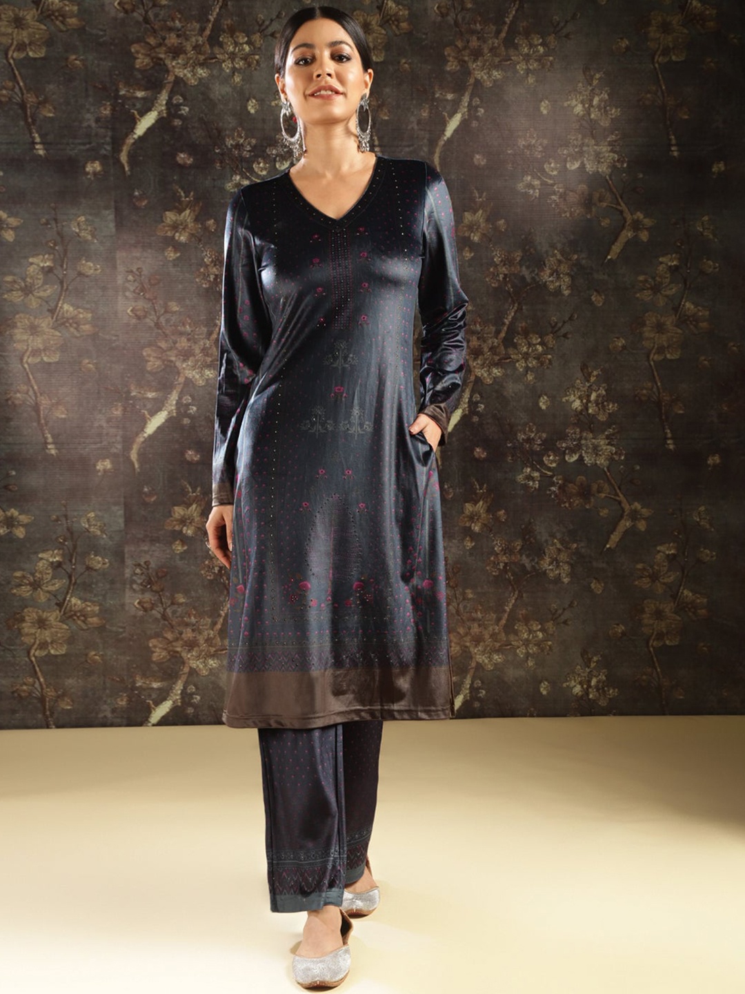 

Lakshita Ethnic Motifs Printed V-Neck Beads and Stones Velvet Kurta with Trousers, Navy blue