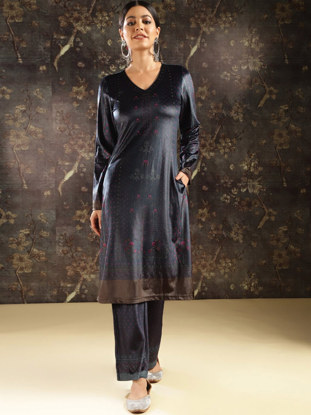 

Lakshita Ethnic Motifs Printed V-Neck Beads and Stones Velvet Kurta with Trousers, Navy blue
