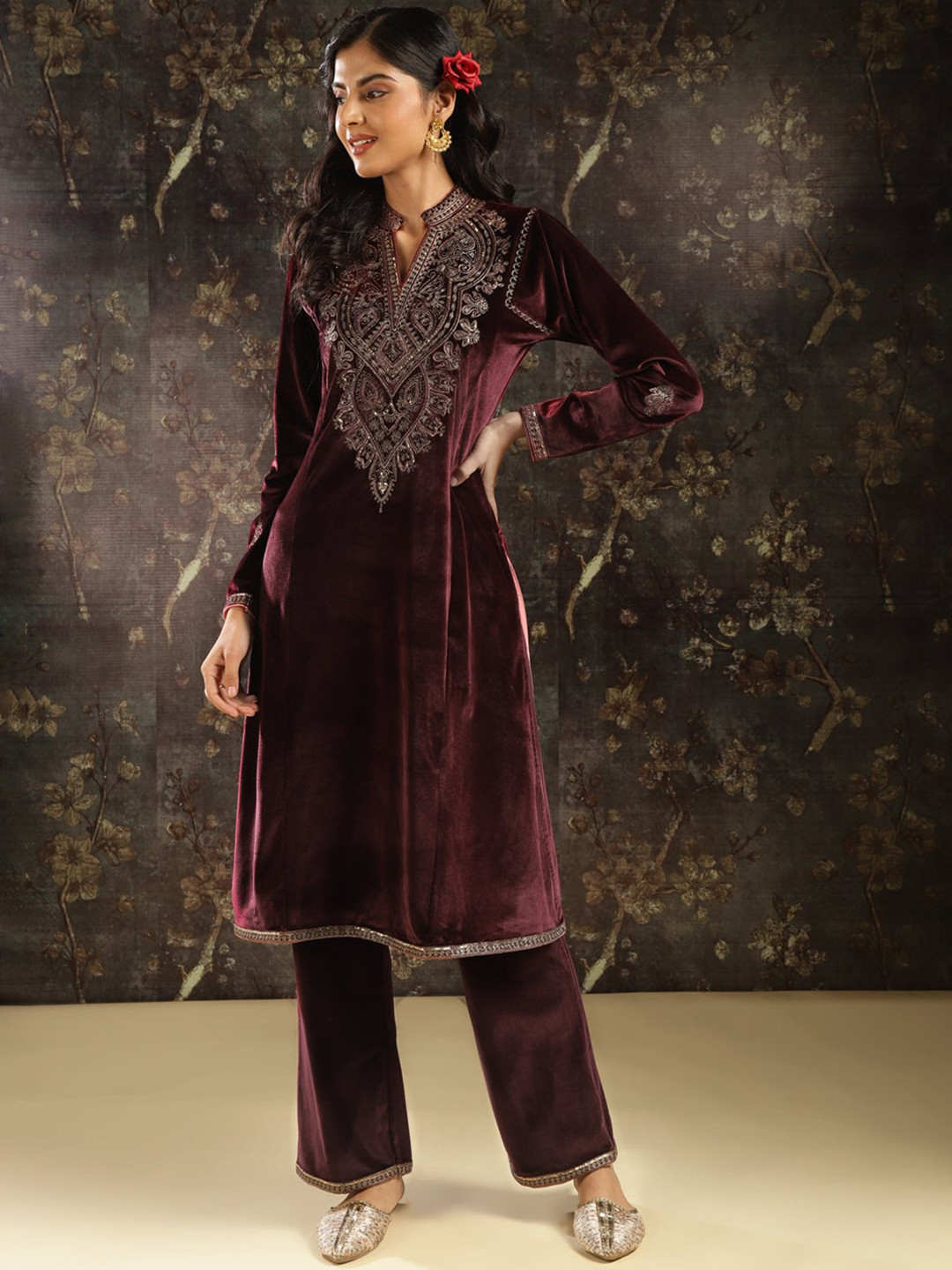 

Lakshita Paisley Yoke Design Mandarin Collar Zardozi Velvet Regular Kurta with Trousers, Maroon