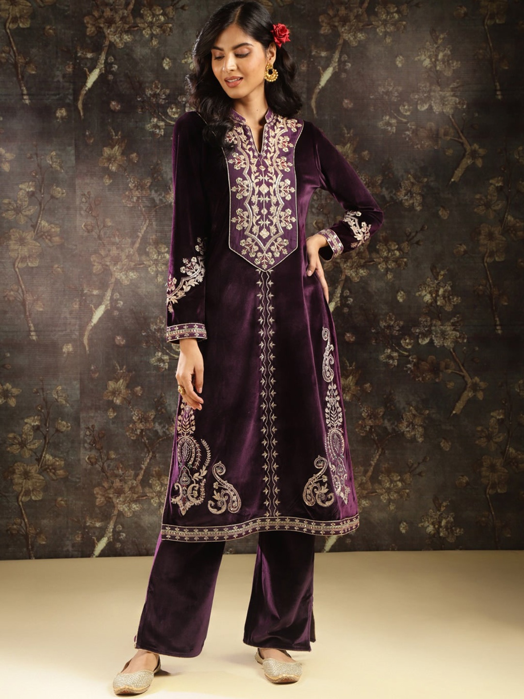 

Lakshita Floral Embroidered Mandarin Collar Long Sleeve Thread Work Velvet Kurta, Purple