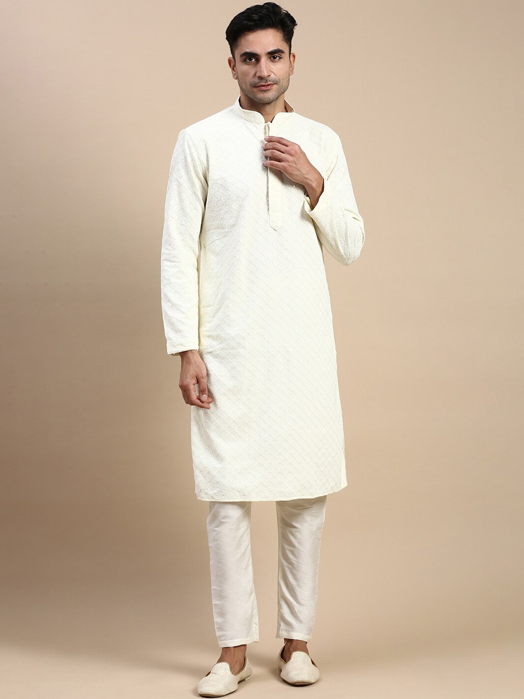 

Rishika Ethnic Motifs Embroidered Kurta with Pyjamas, Off white