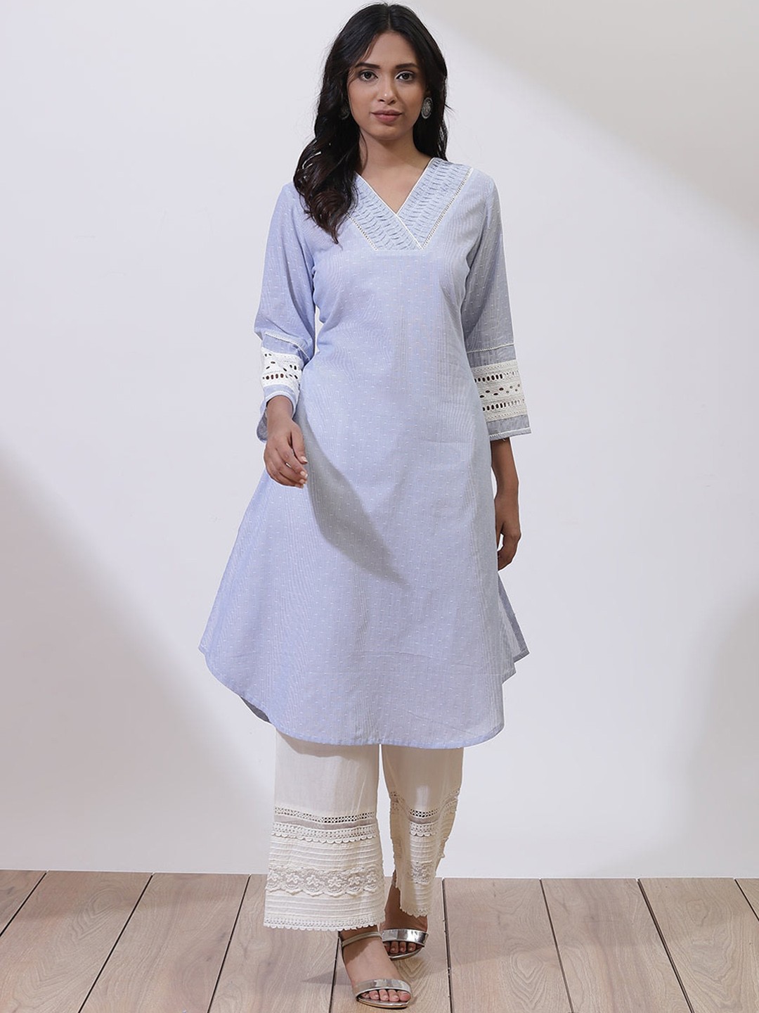 

Lakshita V-Neck Thread Work Kurta, Blue