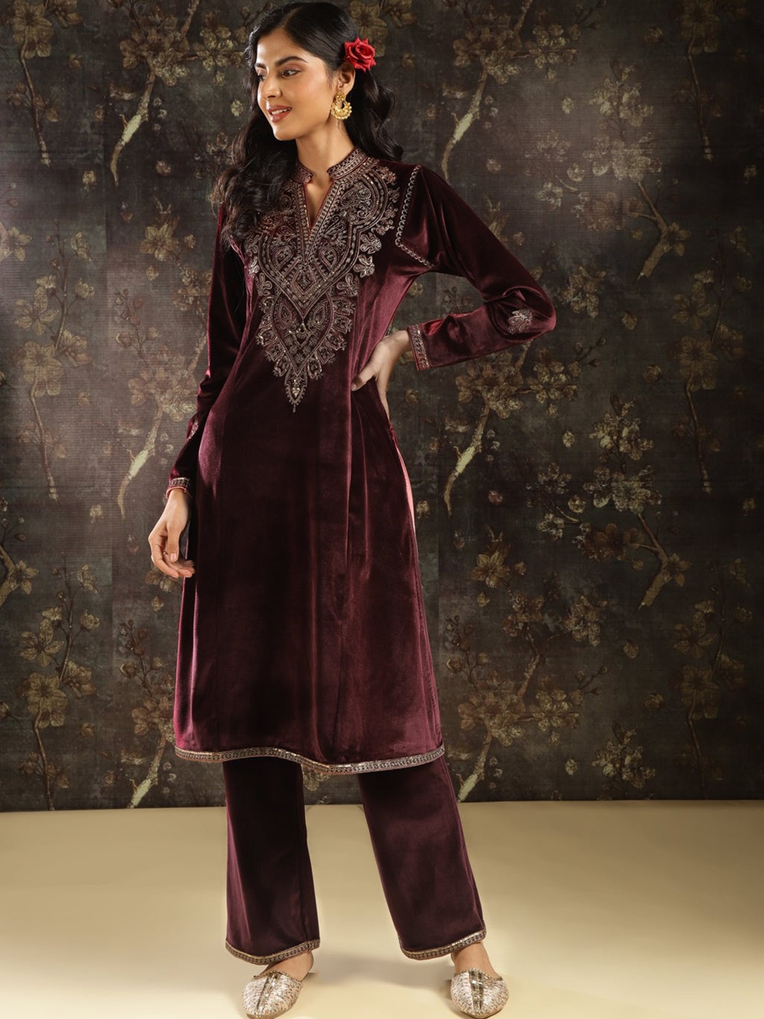

Lakshita Paisley Yoke Design Thread Work Detail Velvet Straight Kurta with Trousers, Maroon