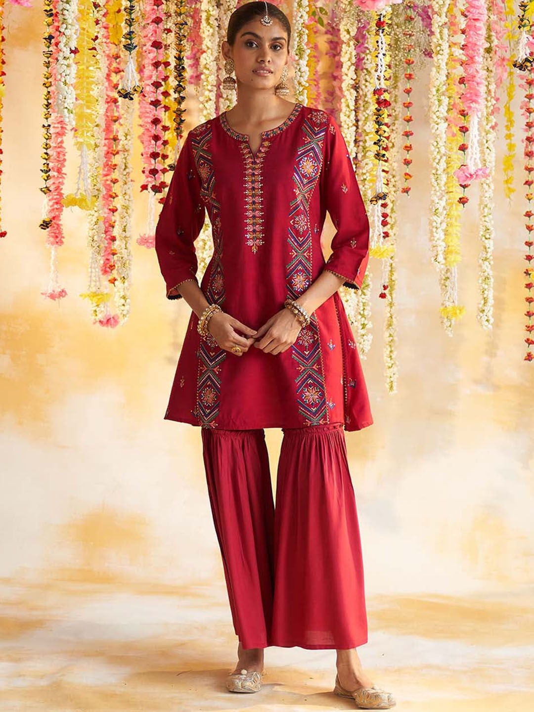 

Lakshita Ethnic Motifs Embroidered Sequinned Regular Kurta with Sharara, Red