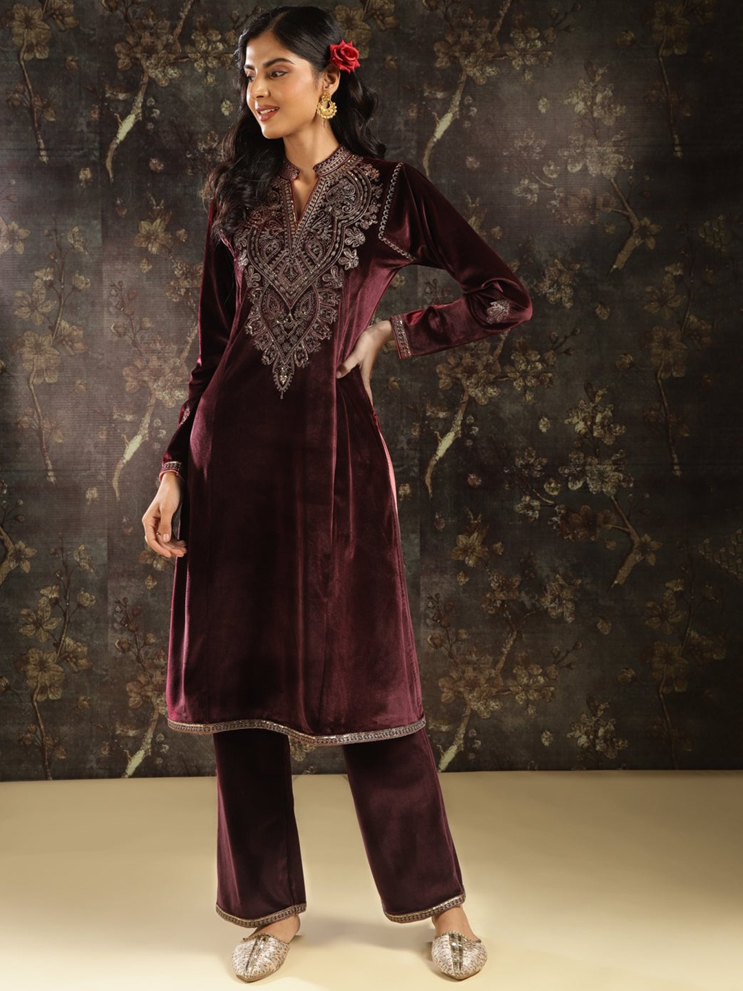 

Lakshita Paisley Yoke Design Zardozi Velvet Regular Kurta with Trousers, Maroon
