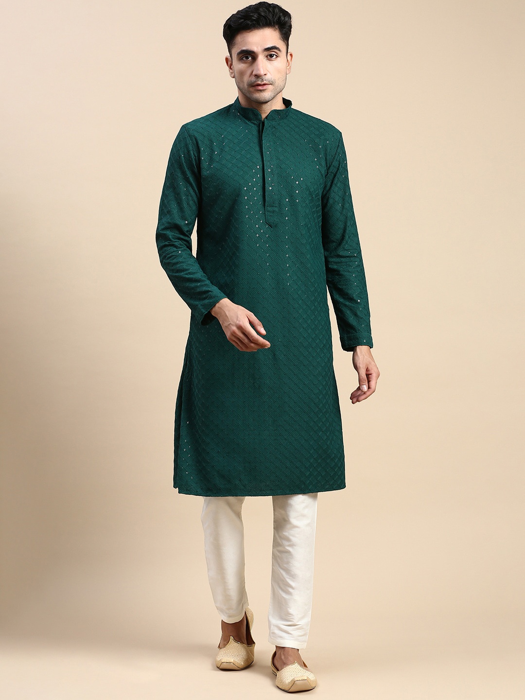 

Rishika Geometric Embroidered Sequinned Straight Kurta, Green
