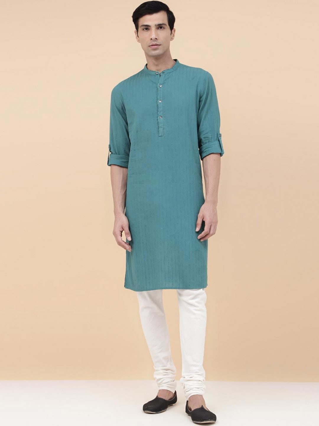 

Fabindia FabBasic Band Collar Roll Up Sleeves Dobby Weave Cotton Slim Fit Straight Kurta, Teal