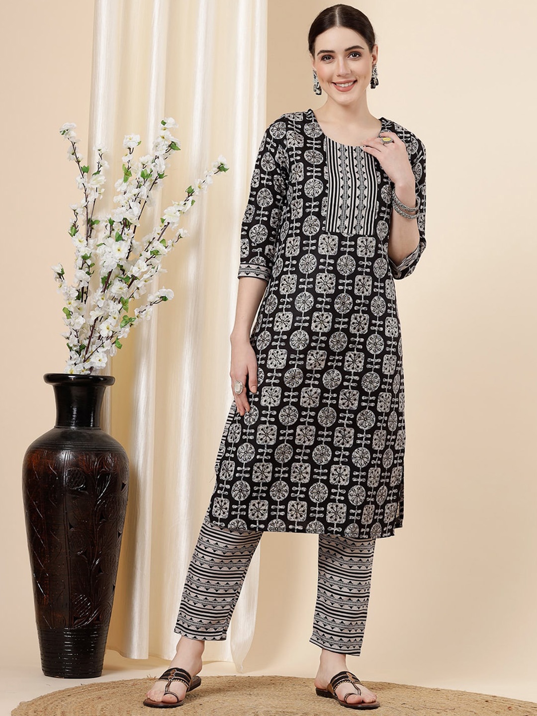 

KALINI Ethnic Motifs Printed Regular Kurta With Trousers, Black
