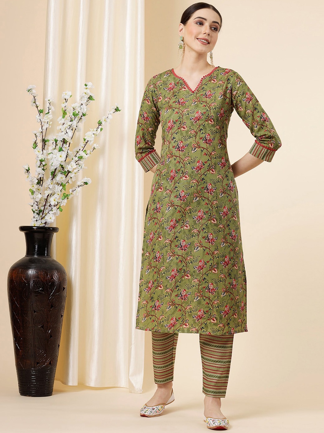 

KALINI Floral Printed Regular Kurta With Trousers, Green