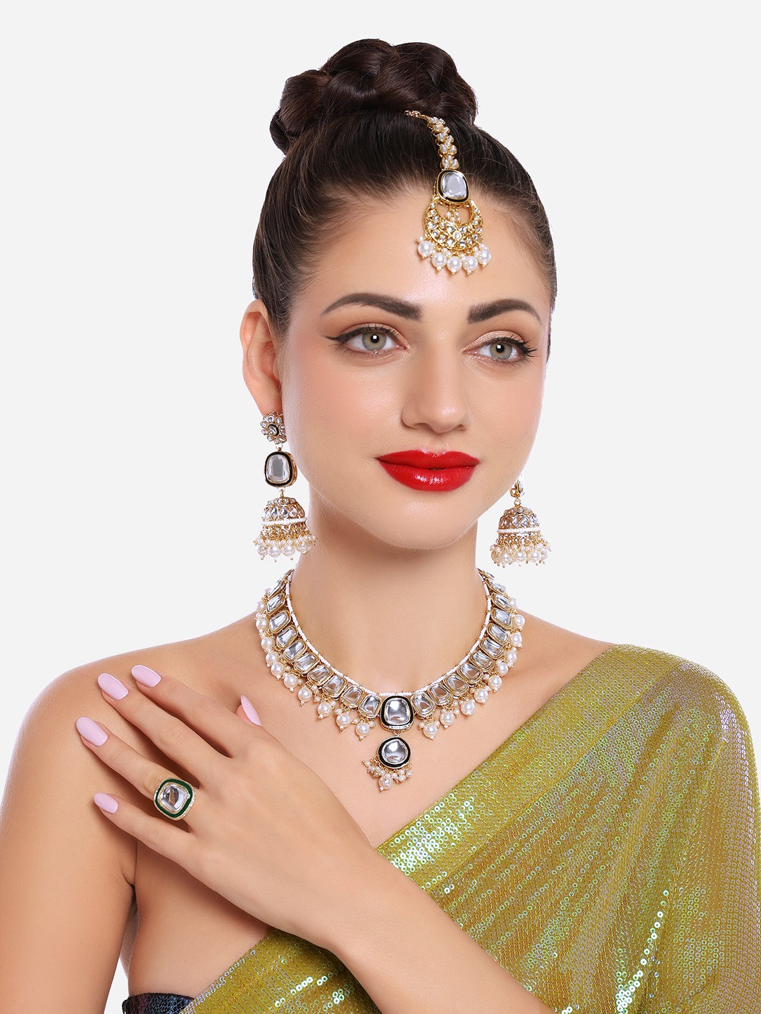 

Zaveri Pearls Gold-Plated Kundan-Studded & Beaded Jewellery Set