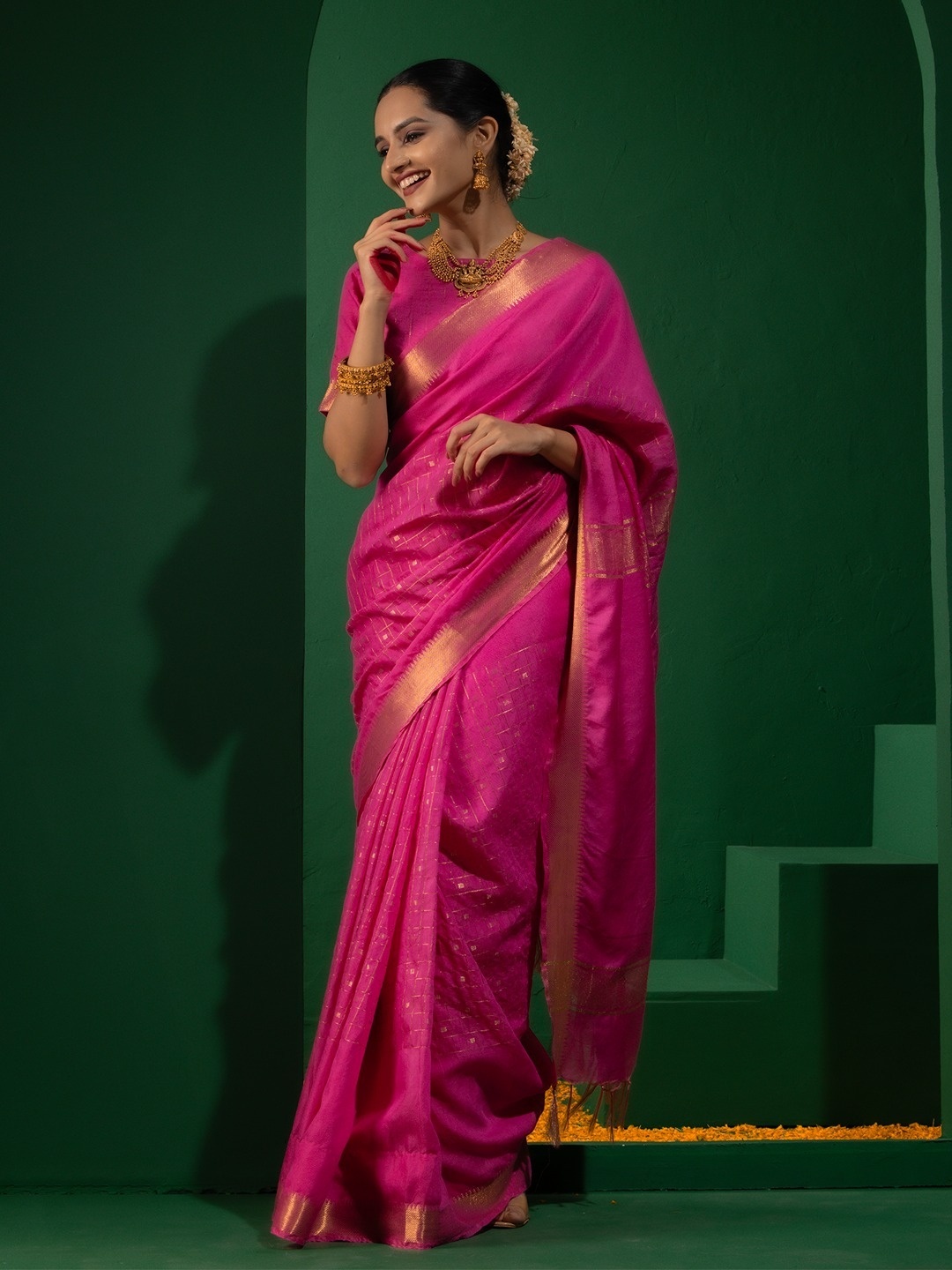 

Triyah Checked Zari Banarasi Saree, Magenta