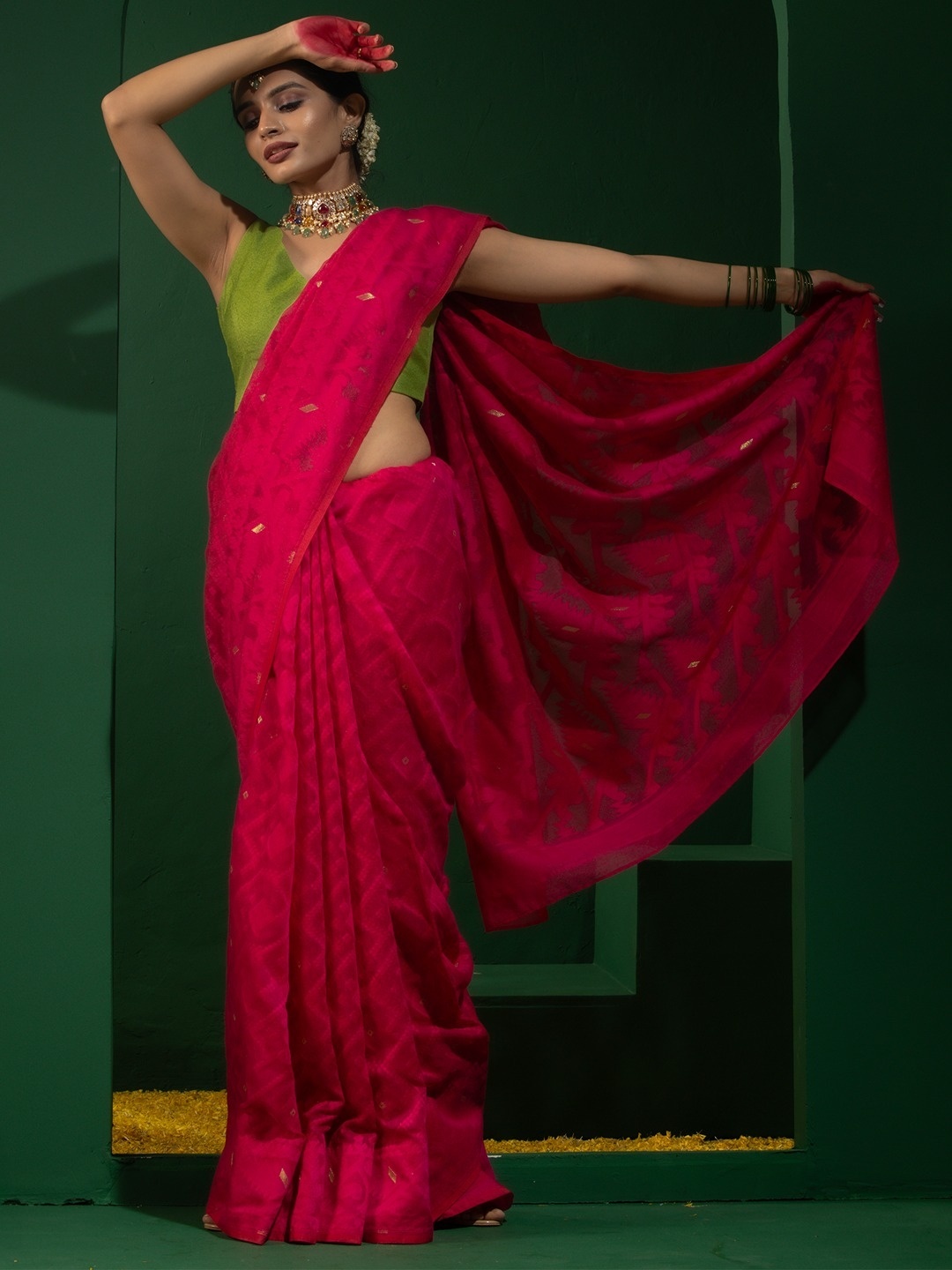 

Triyah Geometric Woven Design Zari Jamdani Saree, Pink
