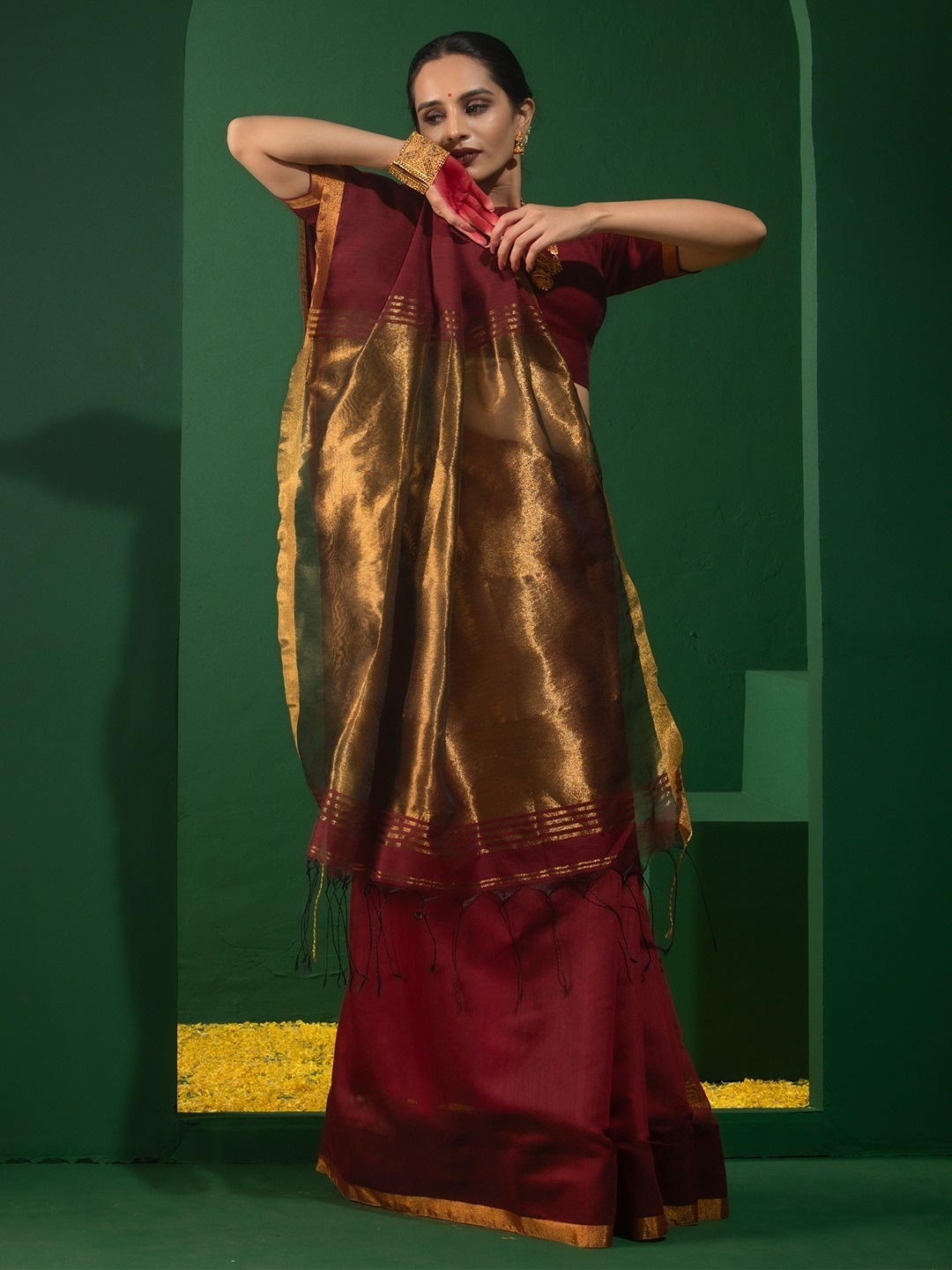 

Triyah Solid Zari Banarasi Saree, Burgundy