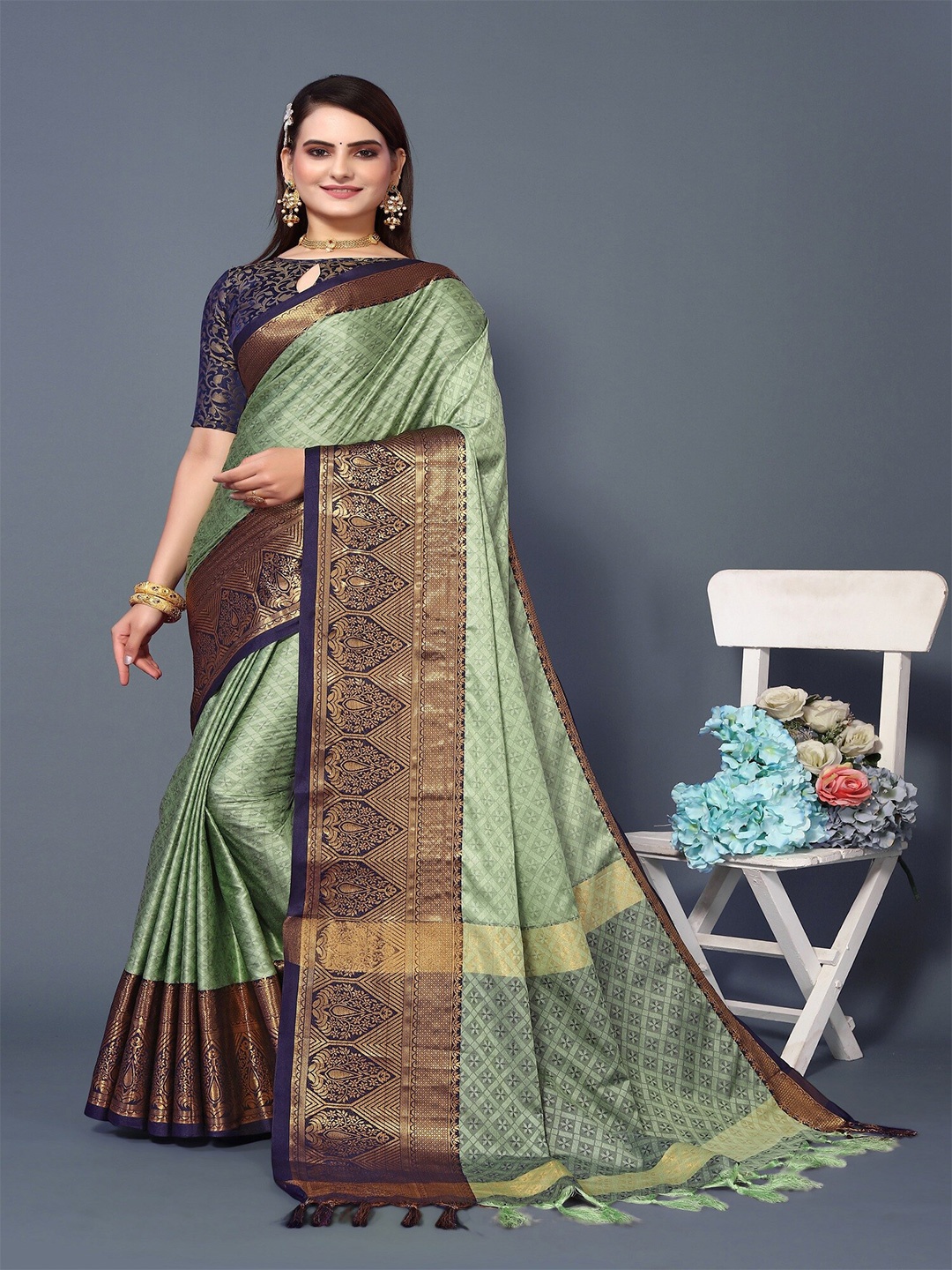 

APNISHA Ethnic Motifs Woven Design Zari Silk Cotton Banarasi Saree, Green