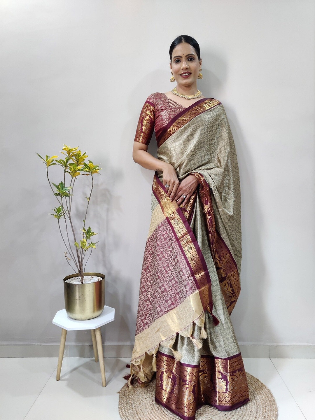 

APNISHA Ethnic Motifs Woven Design Zari Pure Silk Banarasi Saree, Gold