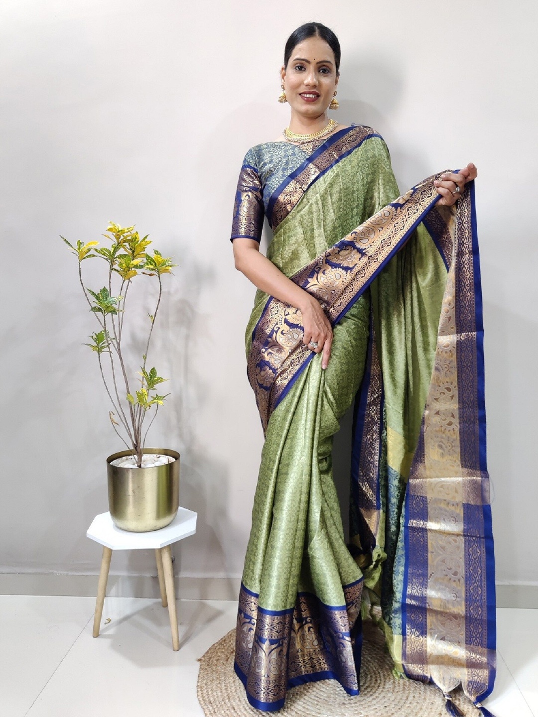 

APNISHA Ethnic Motifs Woven Design Zari Pure Silk Banarasi Saree, Blue