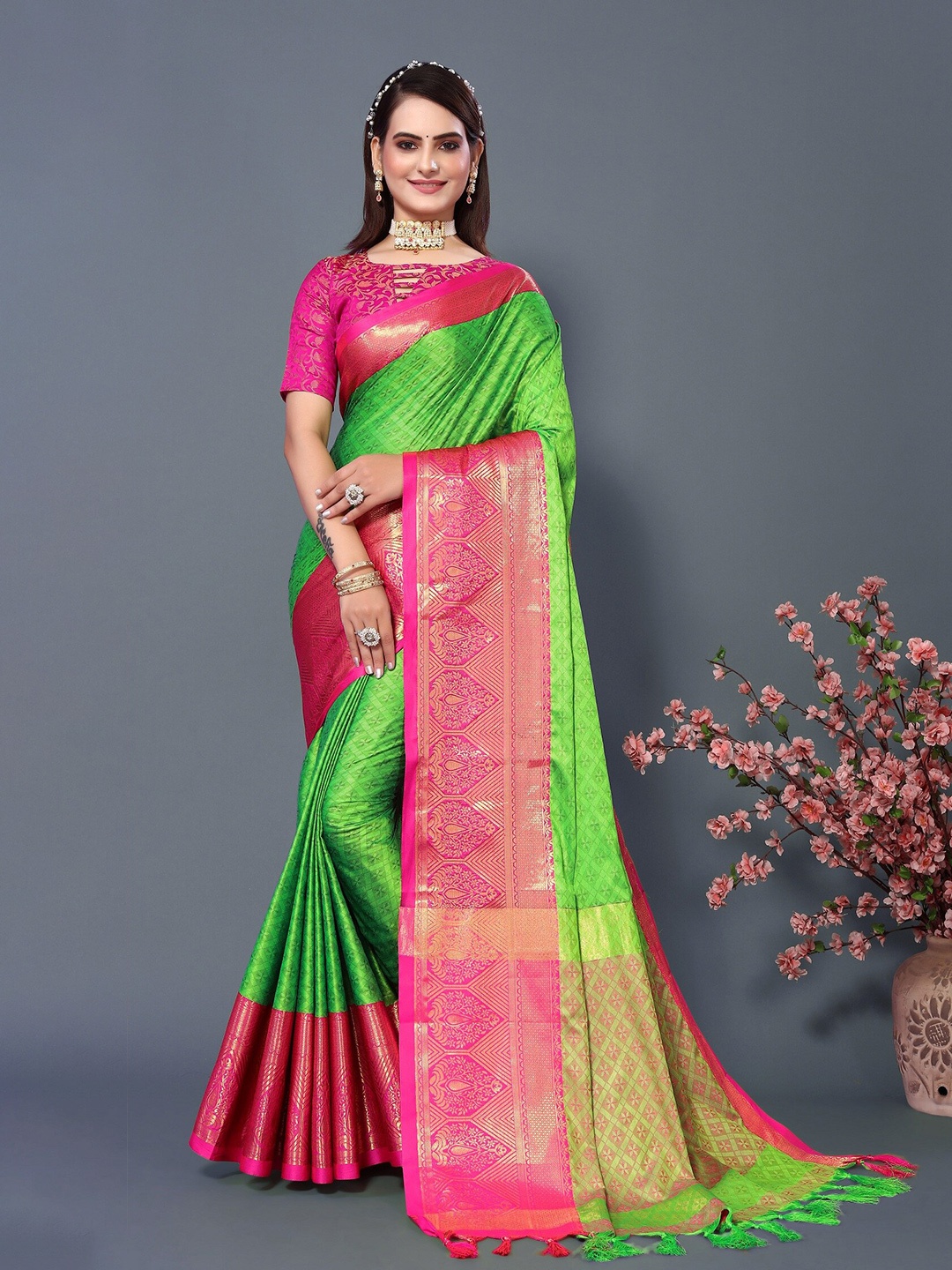

APNISHA Ethnic Motifs Woven Design Zari Silk Cotton Banarasi Saree, Green
