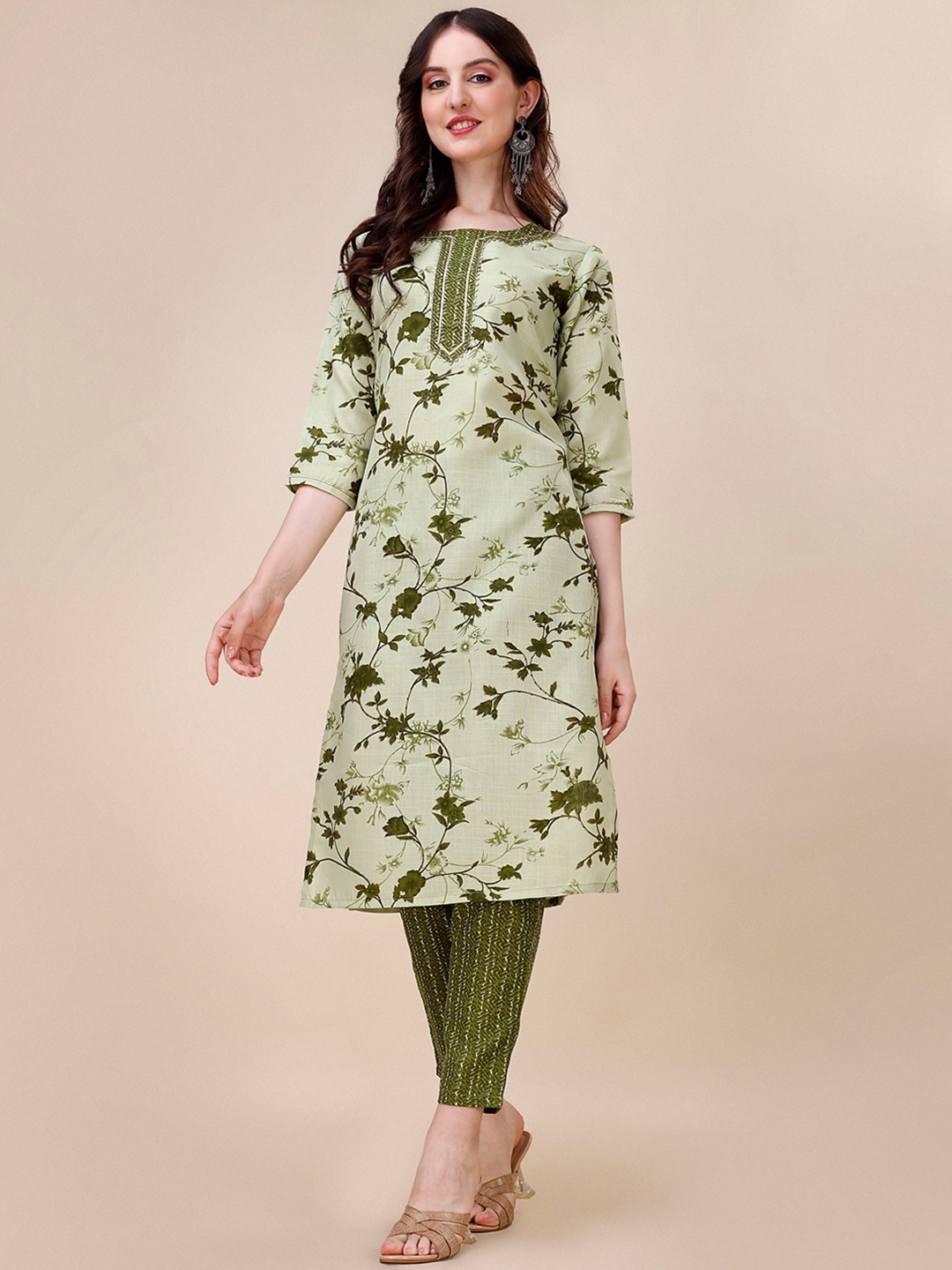 

Fashion Basket Floral Printed Gotta Patti Detail Straight Kurta with Trousers, Green