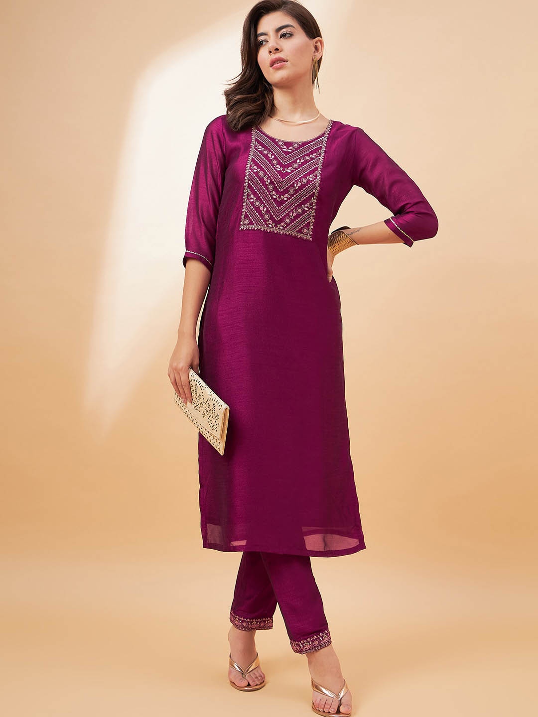 

Sangria Floral Embroidered Kurta With Trousers, Purple