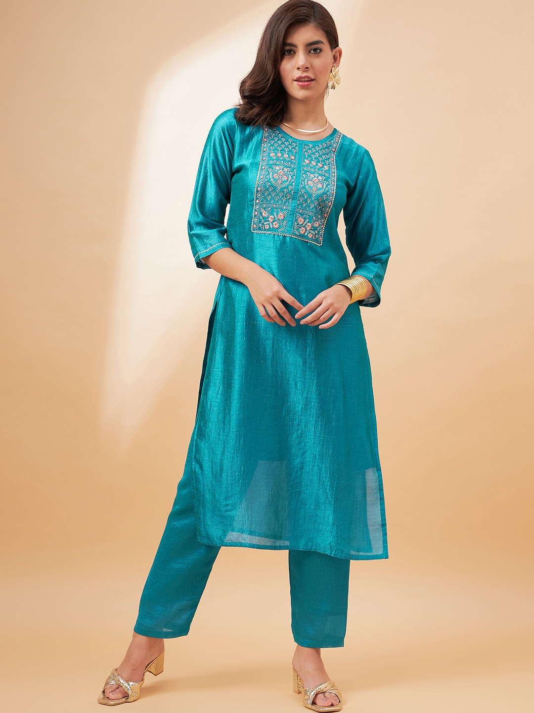 

Sangria Floral Embroidered Kurta With Trouser, Blue