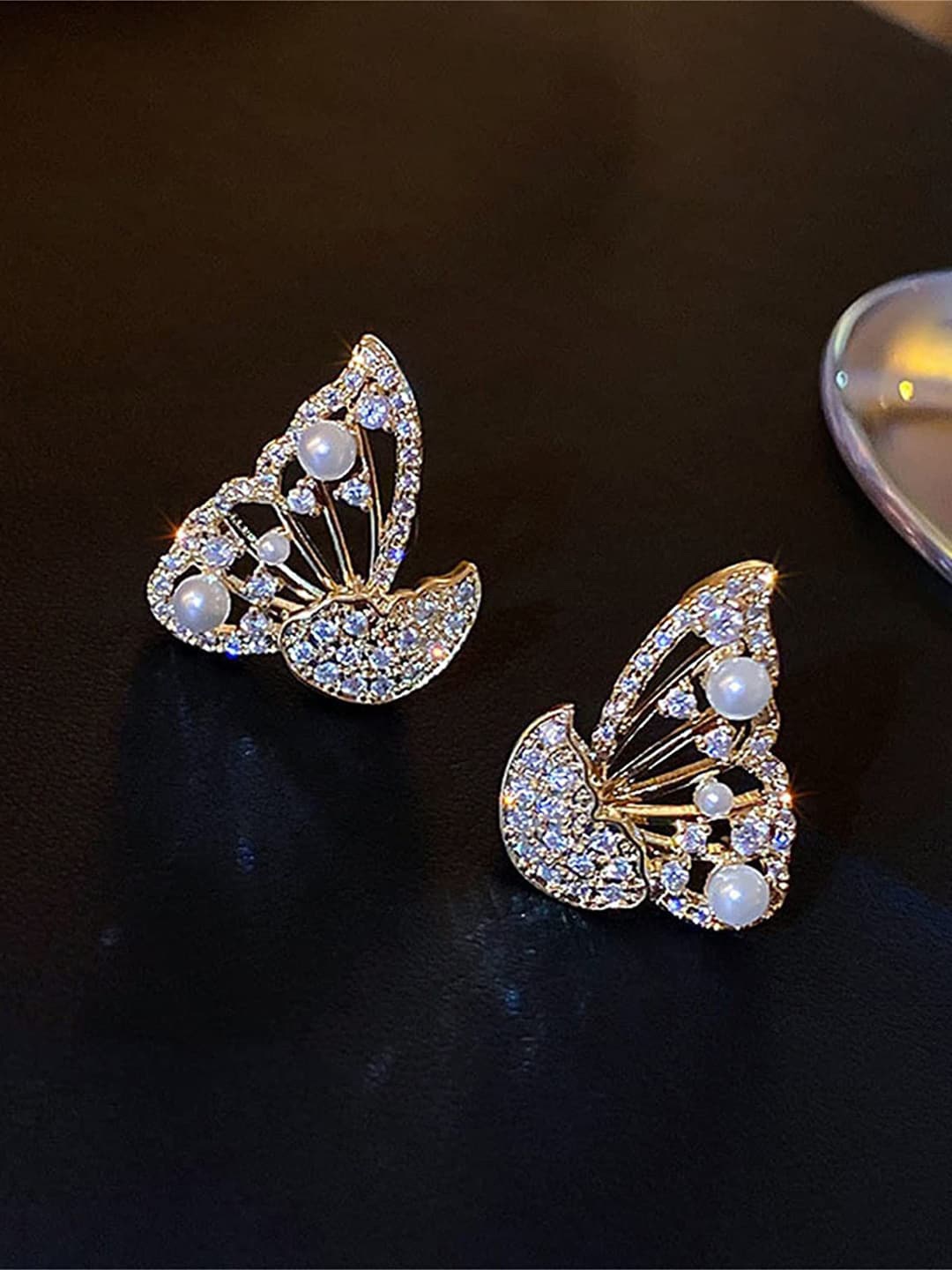 

VAGHBHATT Gold Plated Contemporary Studs Earrings