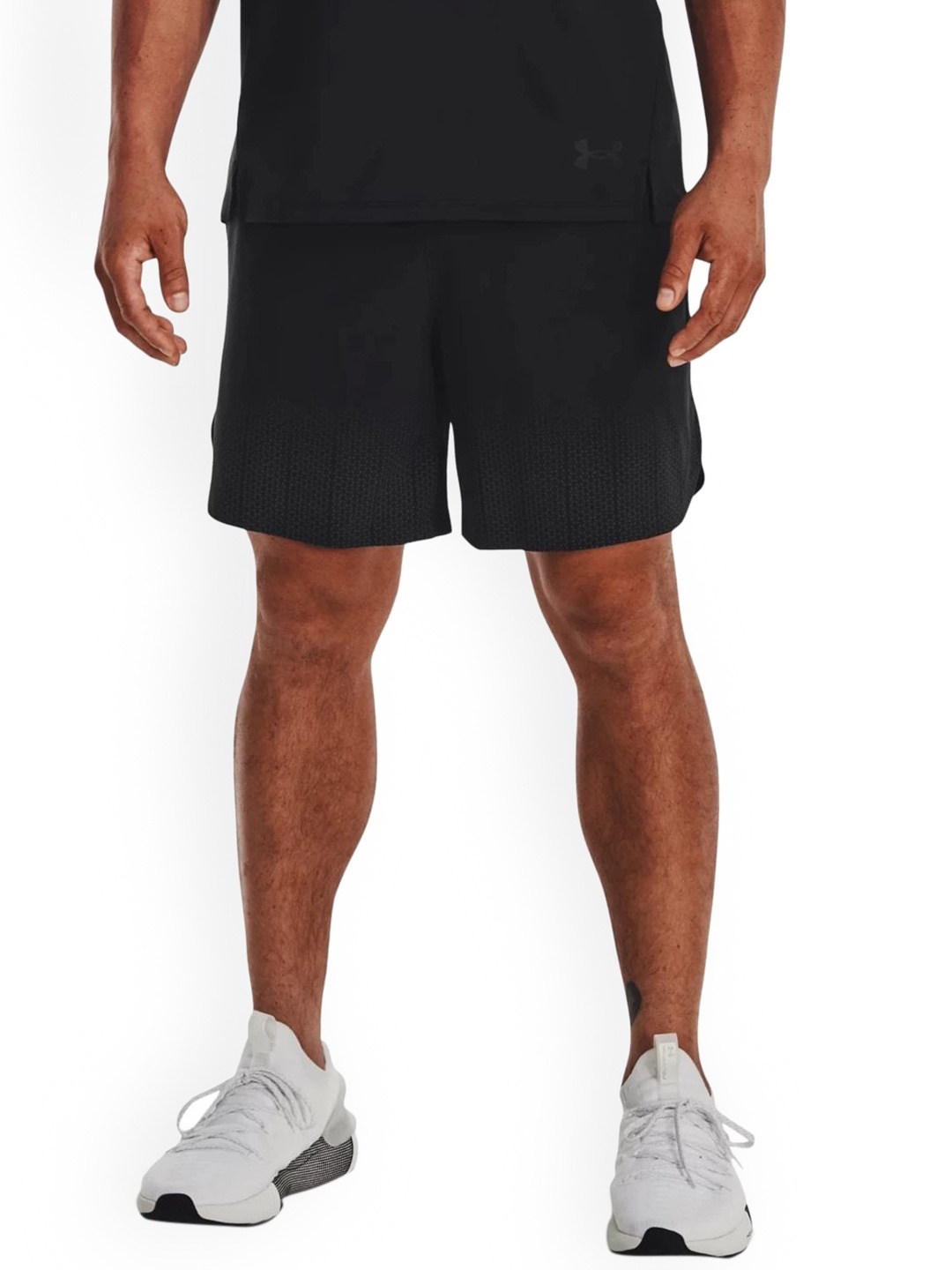 UNDER ARMOUR Men ArmourPrint Peak Woven Slim-Fit Sports Shorts, Black