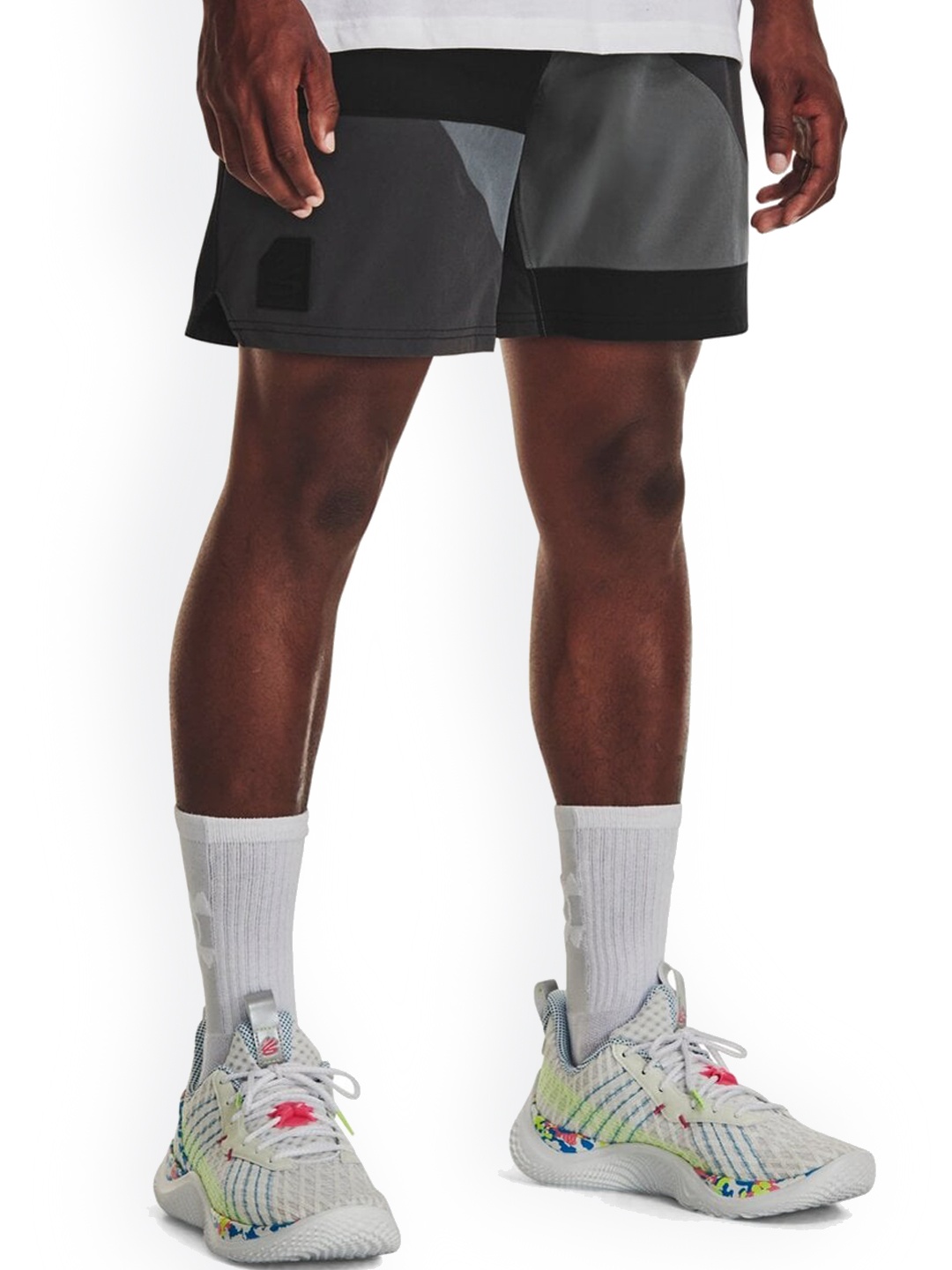 

UNDER ARMOUR Project Rock Men Loose Fit Colourblocked Shorts, Black