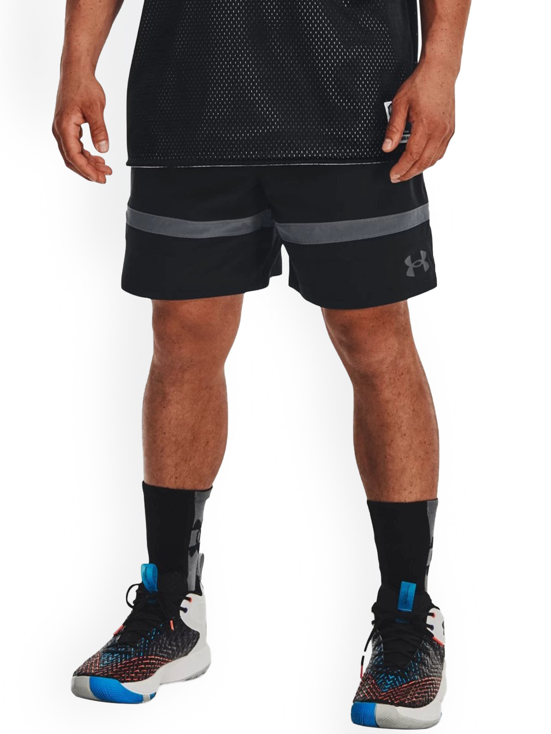 

UNDER ARMOUR Men Loose-Fit Baseline Woven Shorts, Black