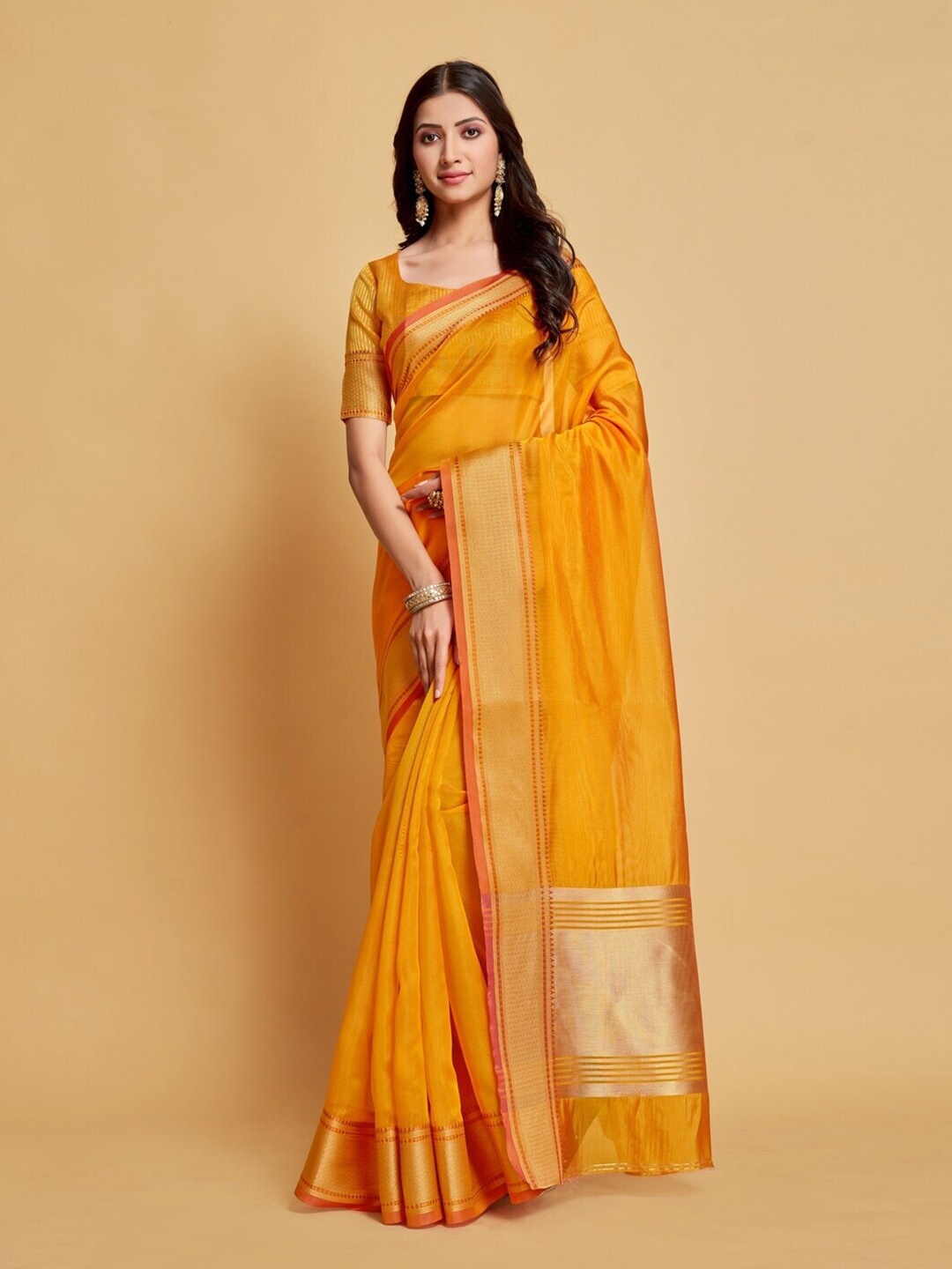 

MAGMINA Zari Detailed Pure Silk Kanjeevaram Saree, Yellow