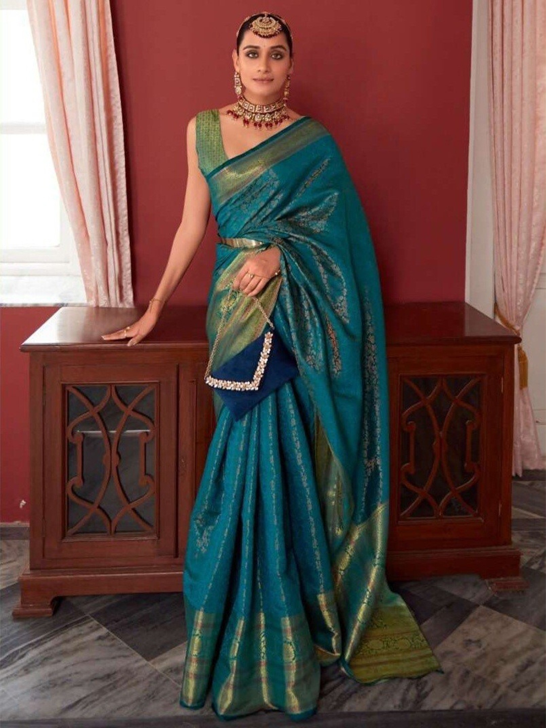 

MAGMINA Ethnic Motifs Woven Design Zari Pure Silk Kanjeevaram Saree, Turquoise blue
