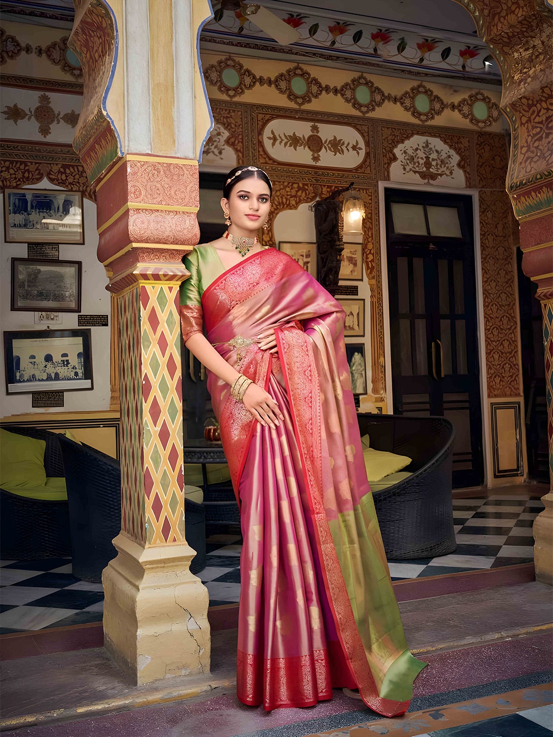 

MAGMINA Ethnic Motifs Woven Design Zari Pure Silk Kanjeevaram Saree, Pink